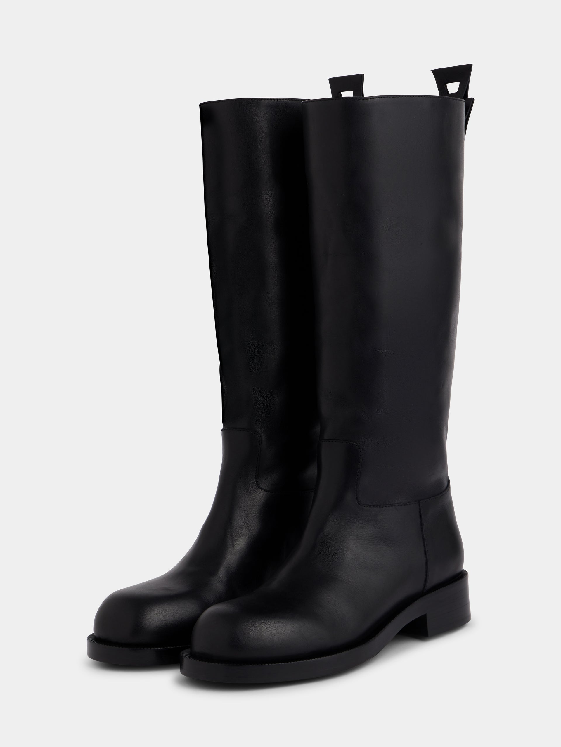 Black boots in smooth leather position 2