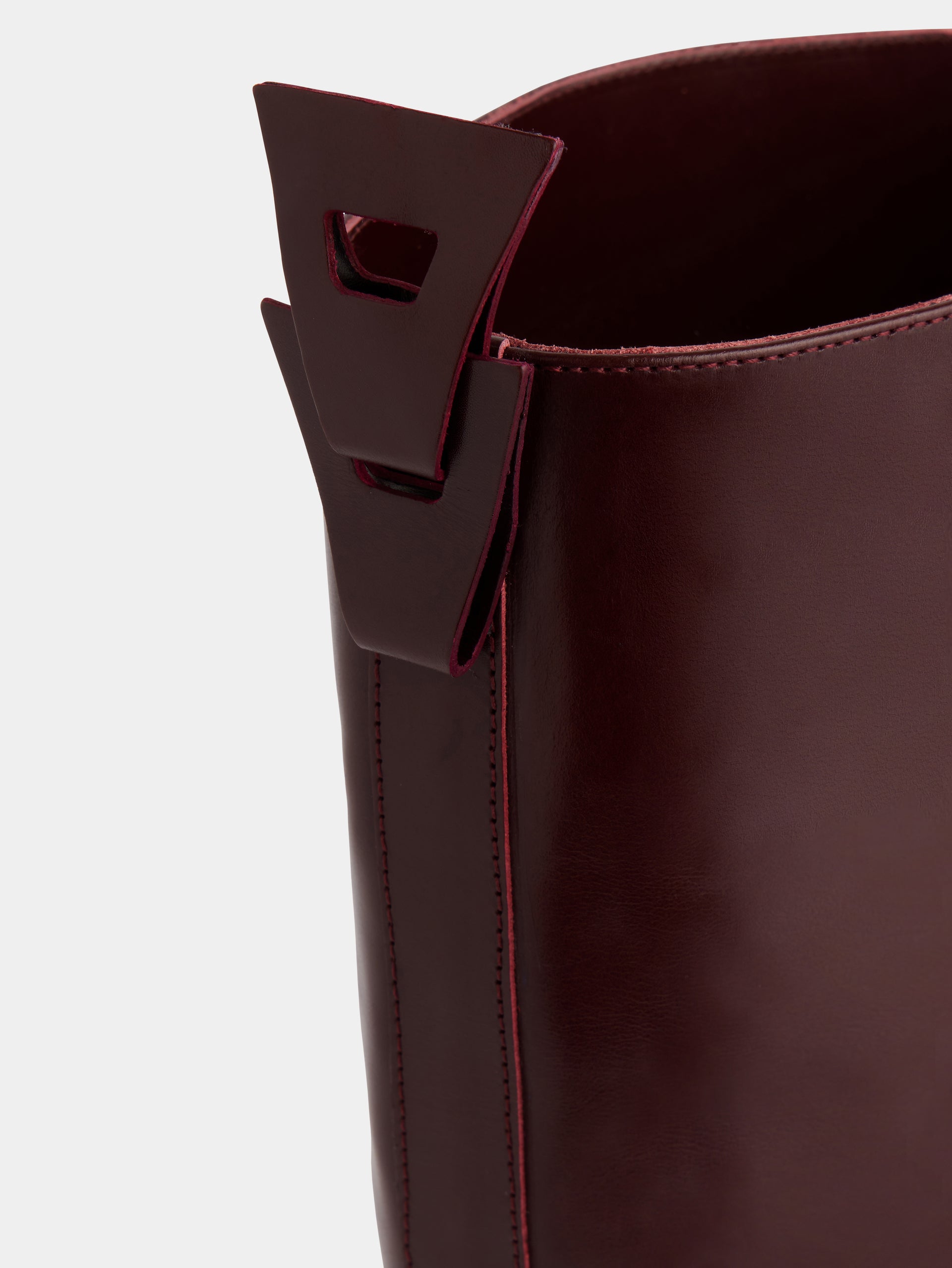 Burgundy boots in smooth leather position 4