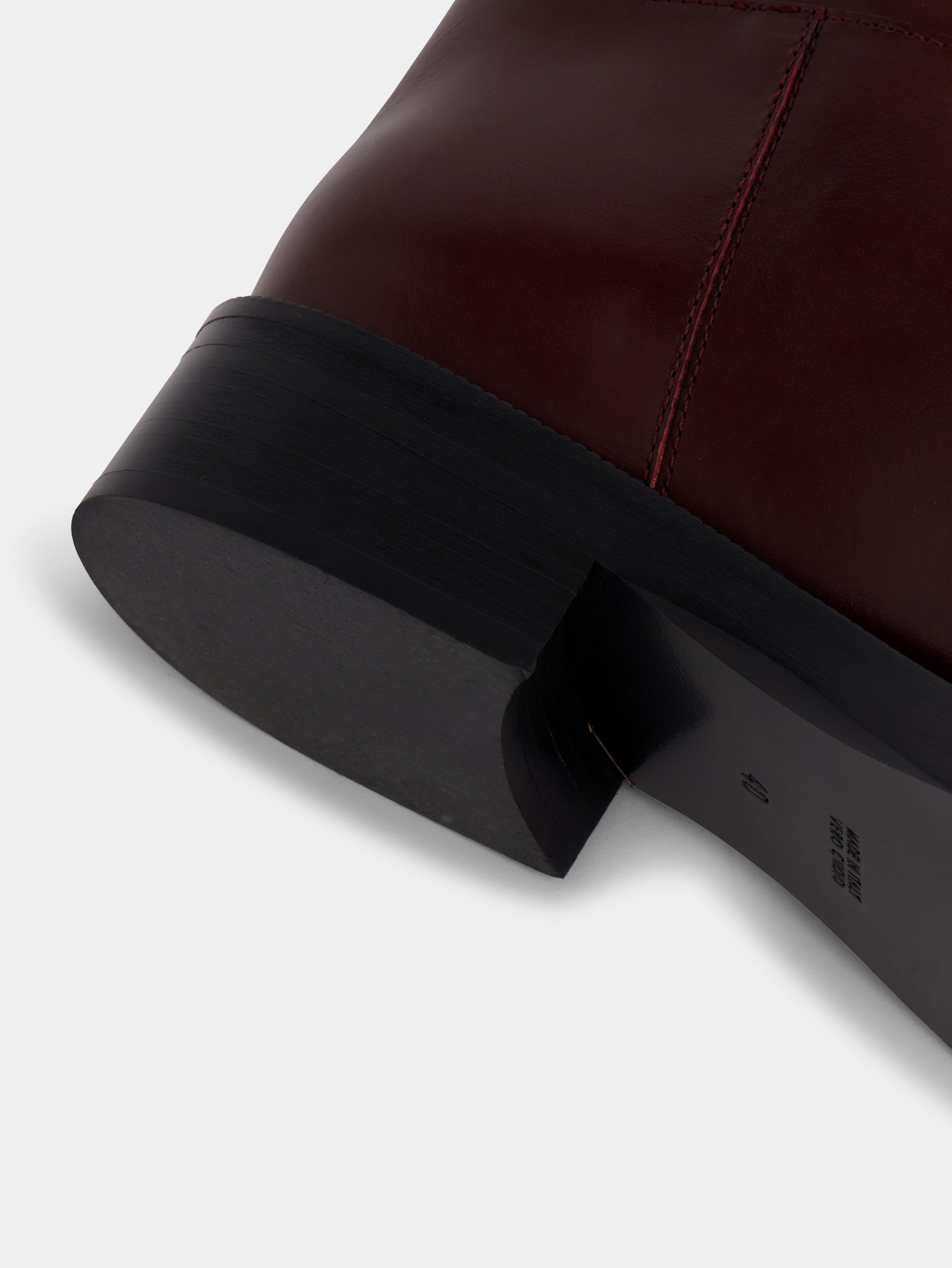 Burgundy boots in smooth leather position 5