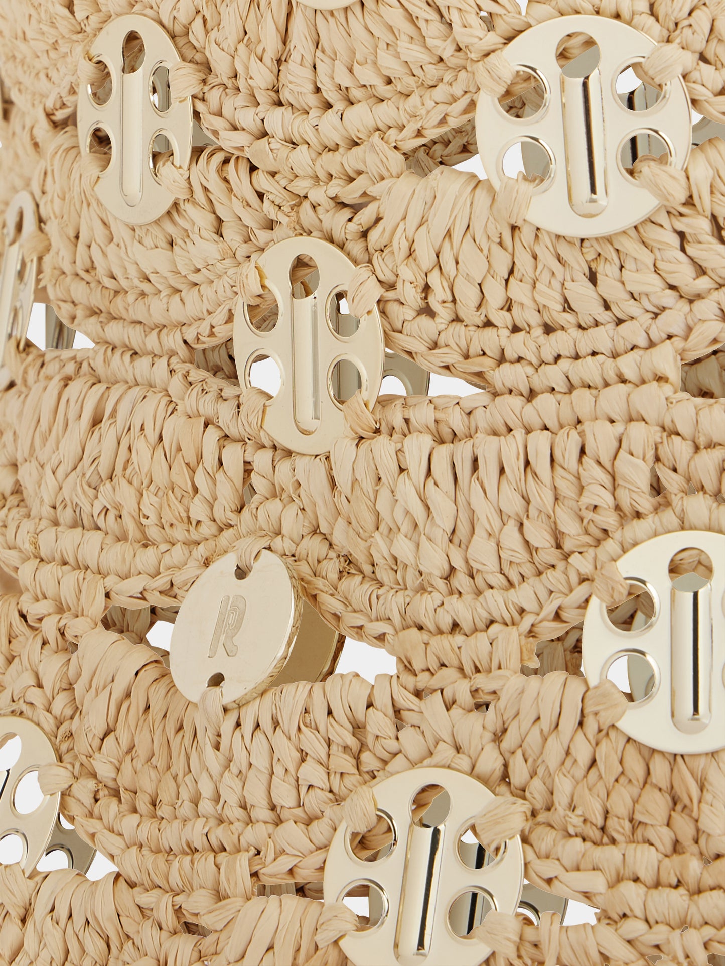 Beige bob in raffia position 3