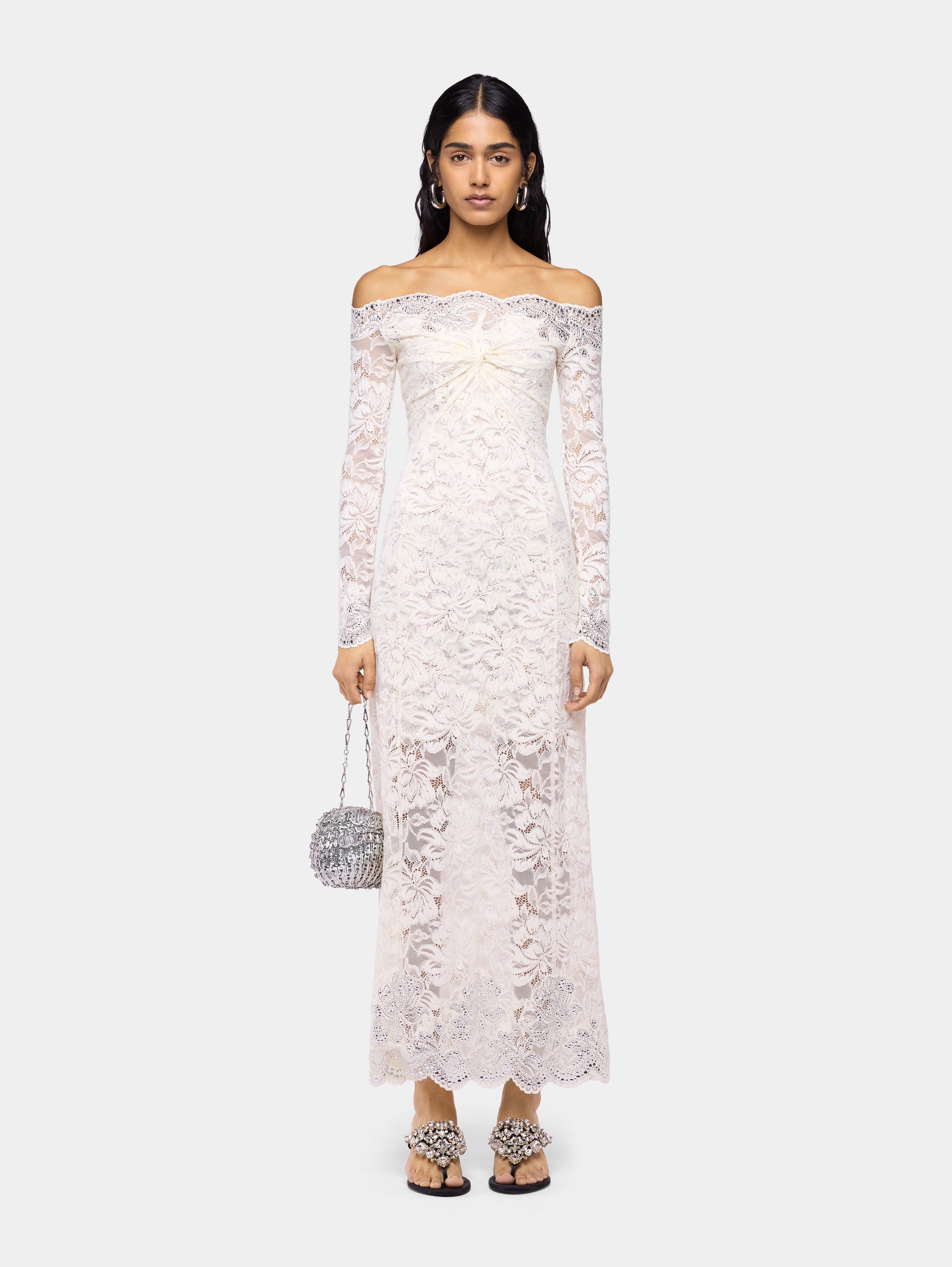 Long dress in lace
