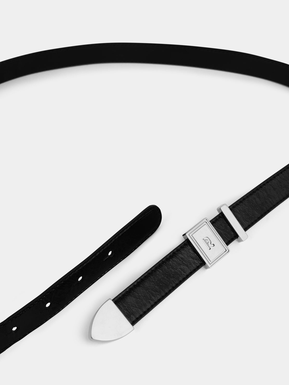 Ceinture en cuir noir avec boucle rectangulaire argentée