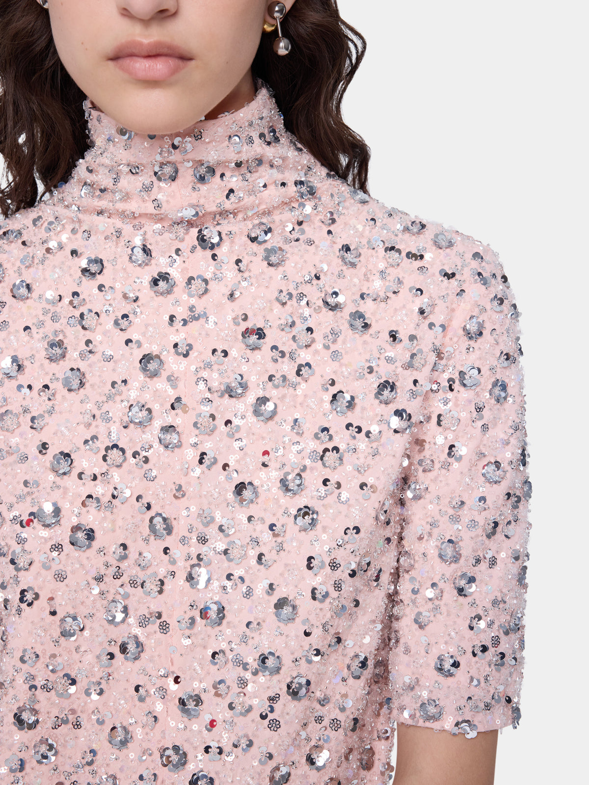 Robe midi avec broderie florale en sequins argentés