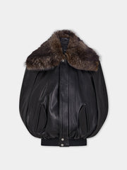 Cape en cuir d'agneau noir avec col amovible en shearling