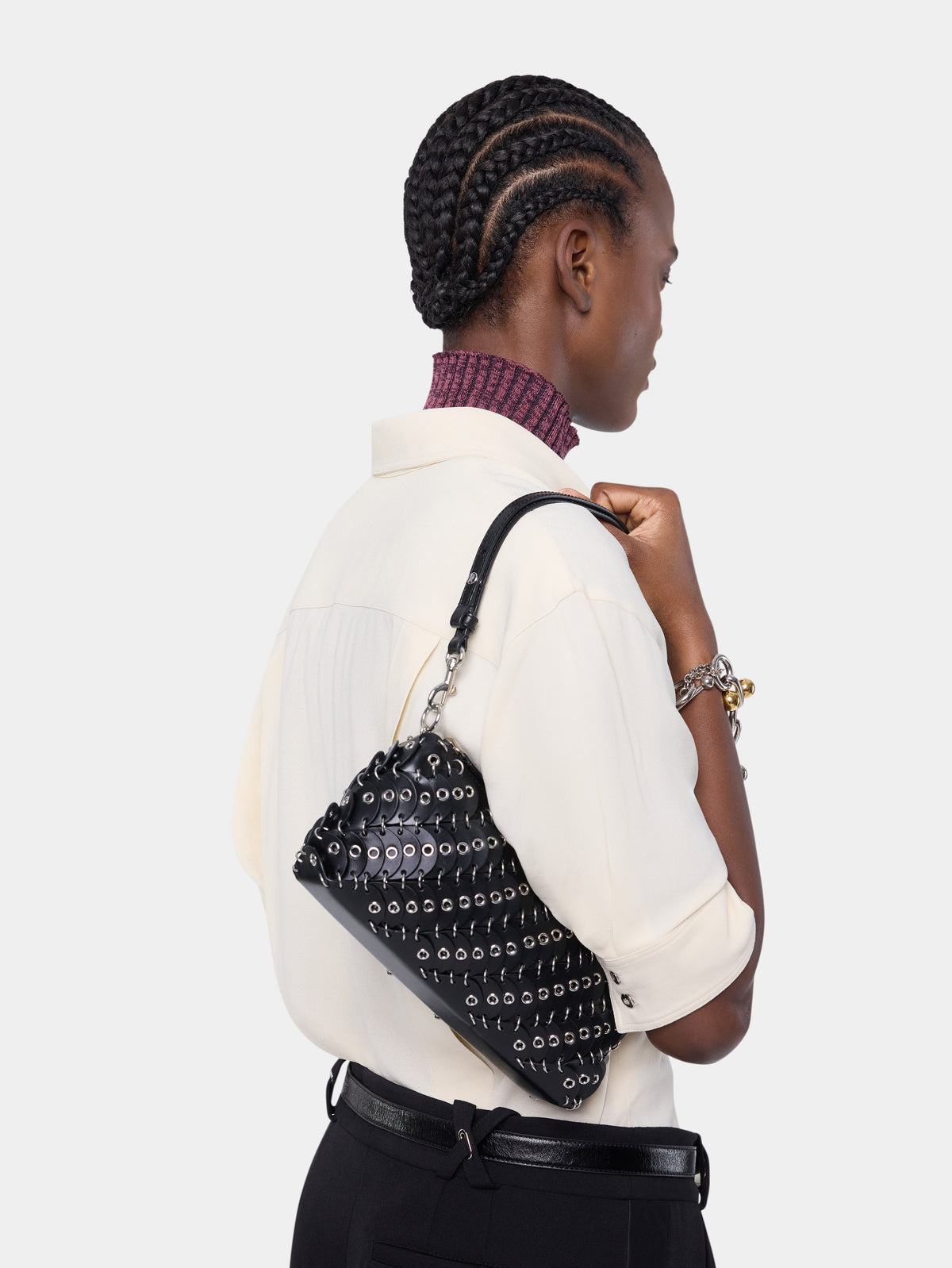 Small Baguette bag in black leather with silver eyelets - Image 2
