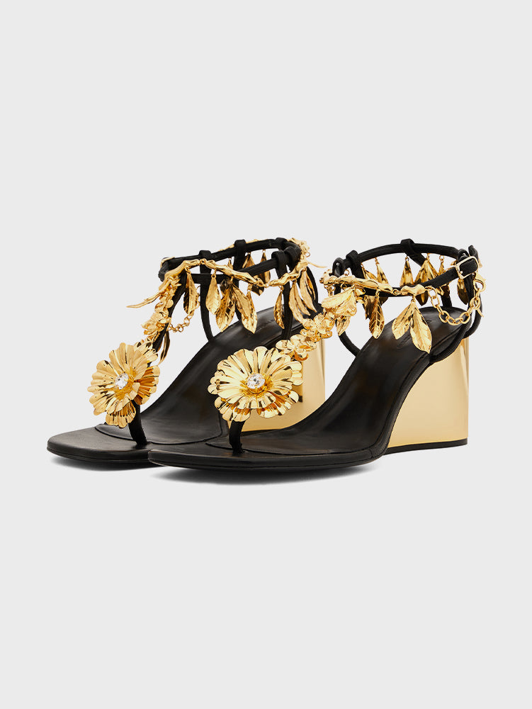 BLACK SANDALS WITH GOLD DETAILS HEELS
