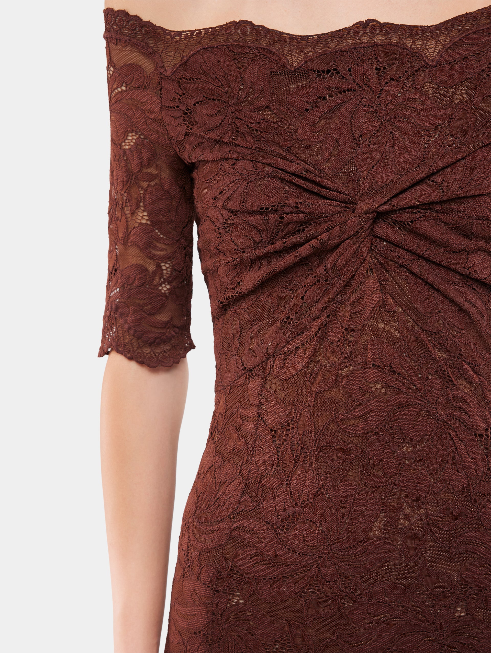 Long dress in lace position 6