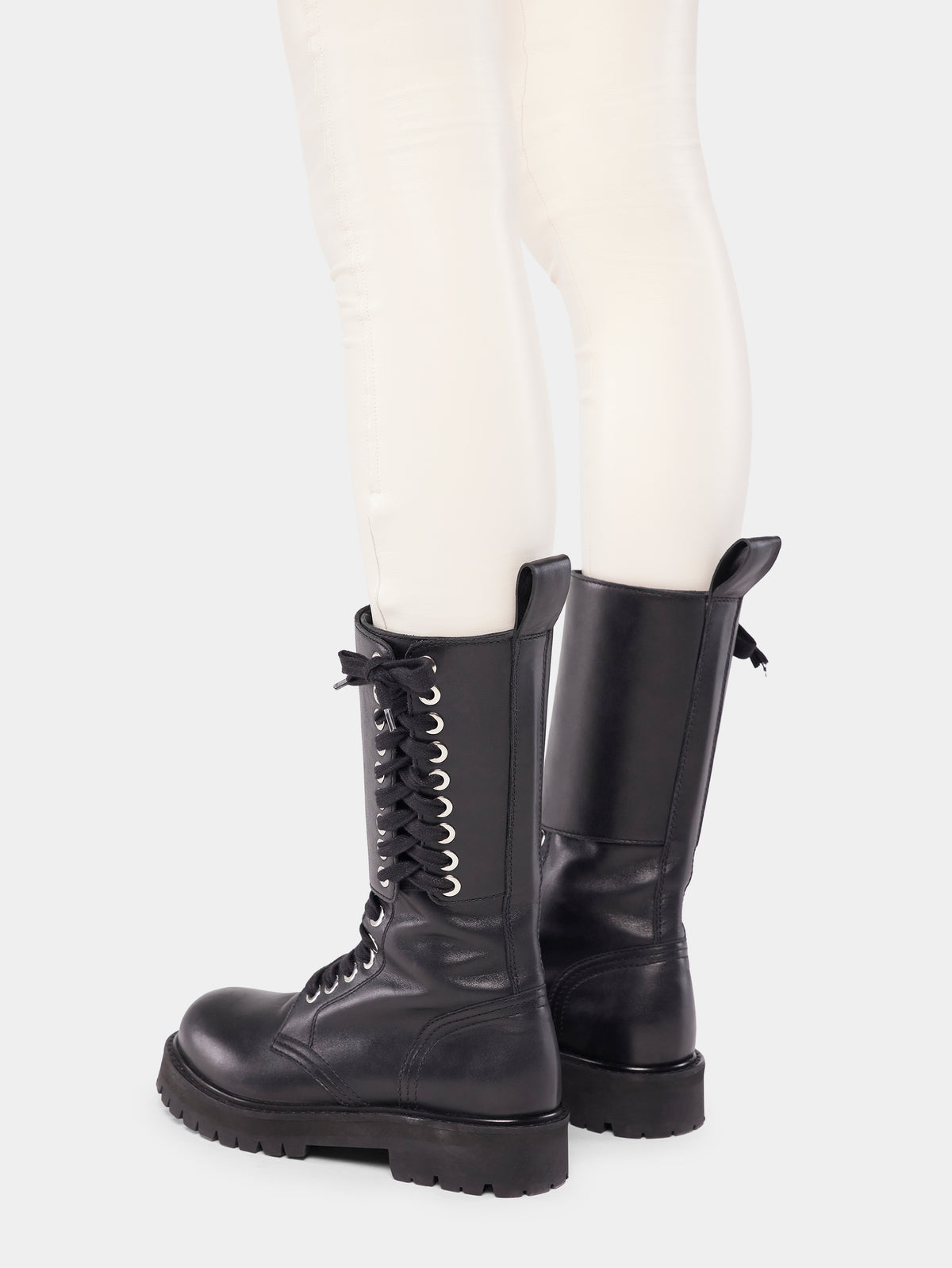 Leather boots position 4
