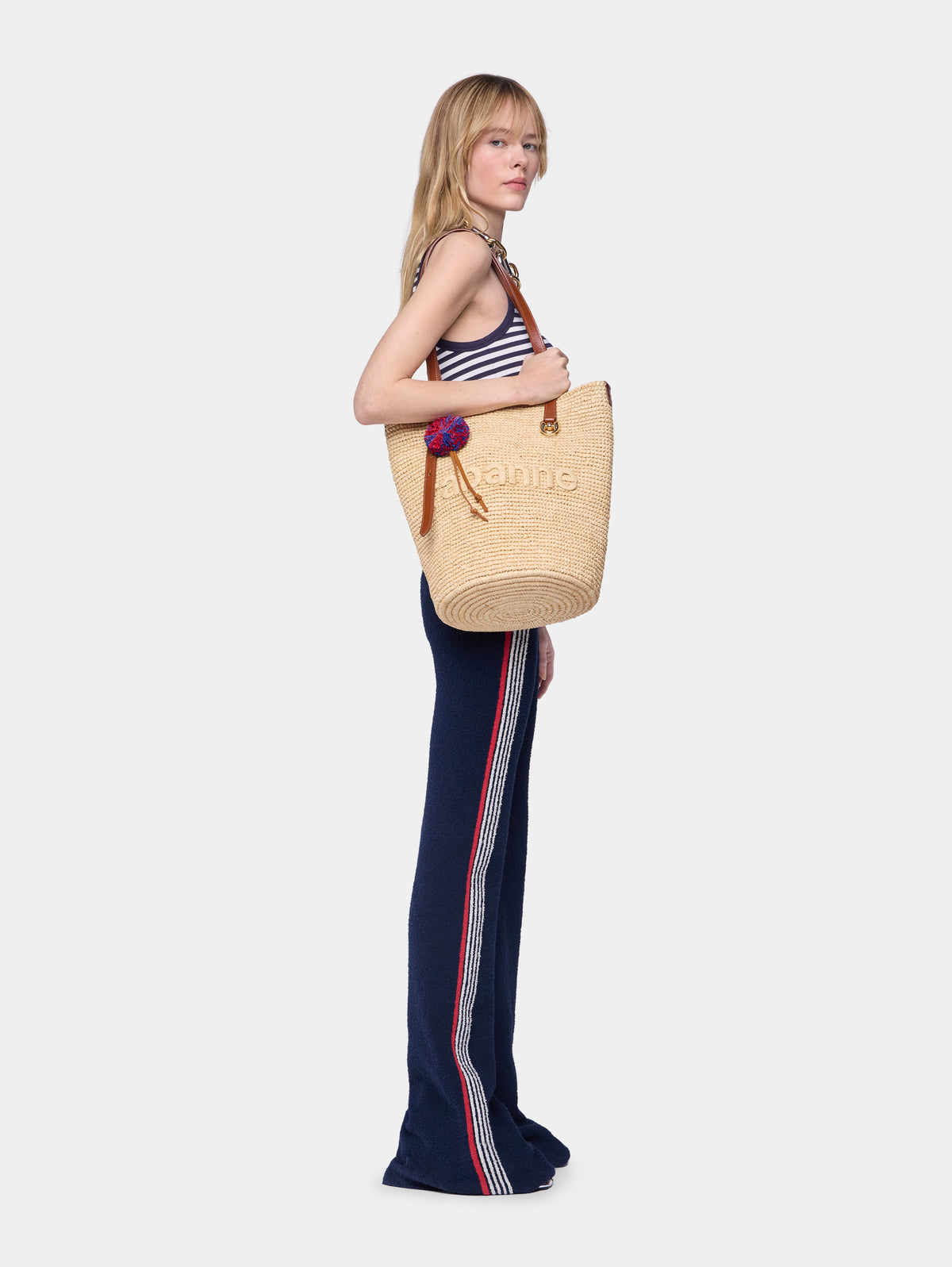 Natural raffia tote bag with charms position 1