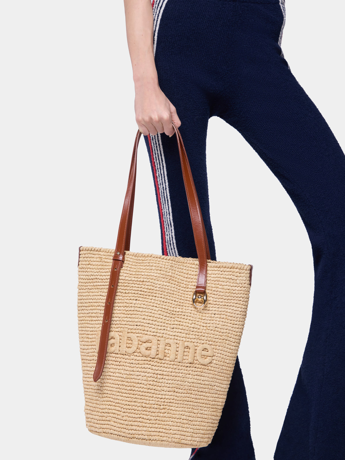 Natural raffia tote bag with charms position 4