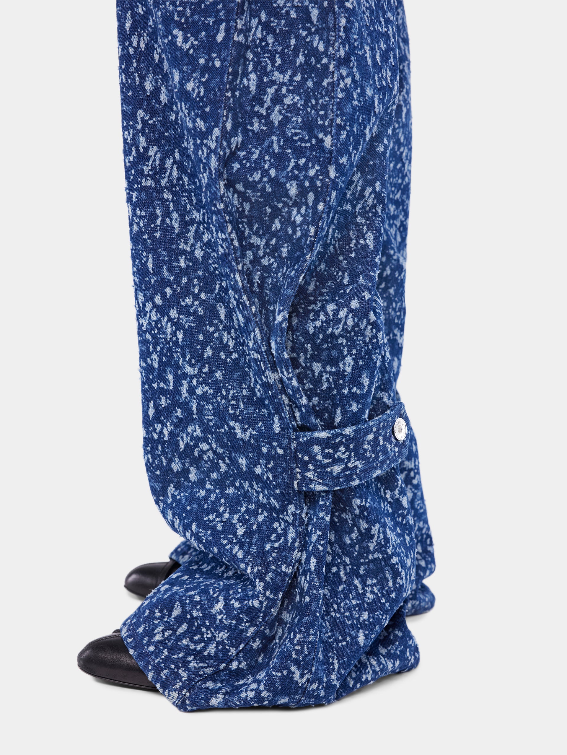 Baggy straight-leg jeans position 5