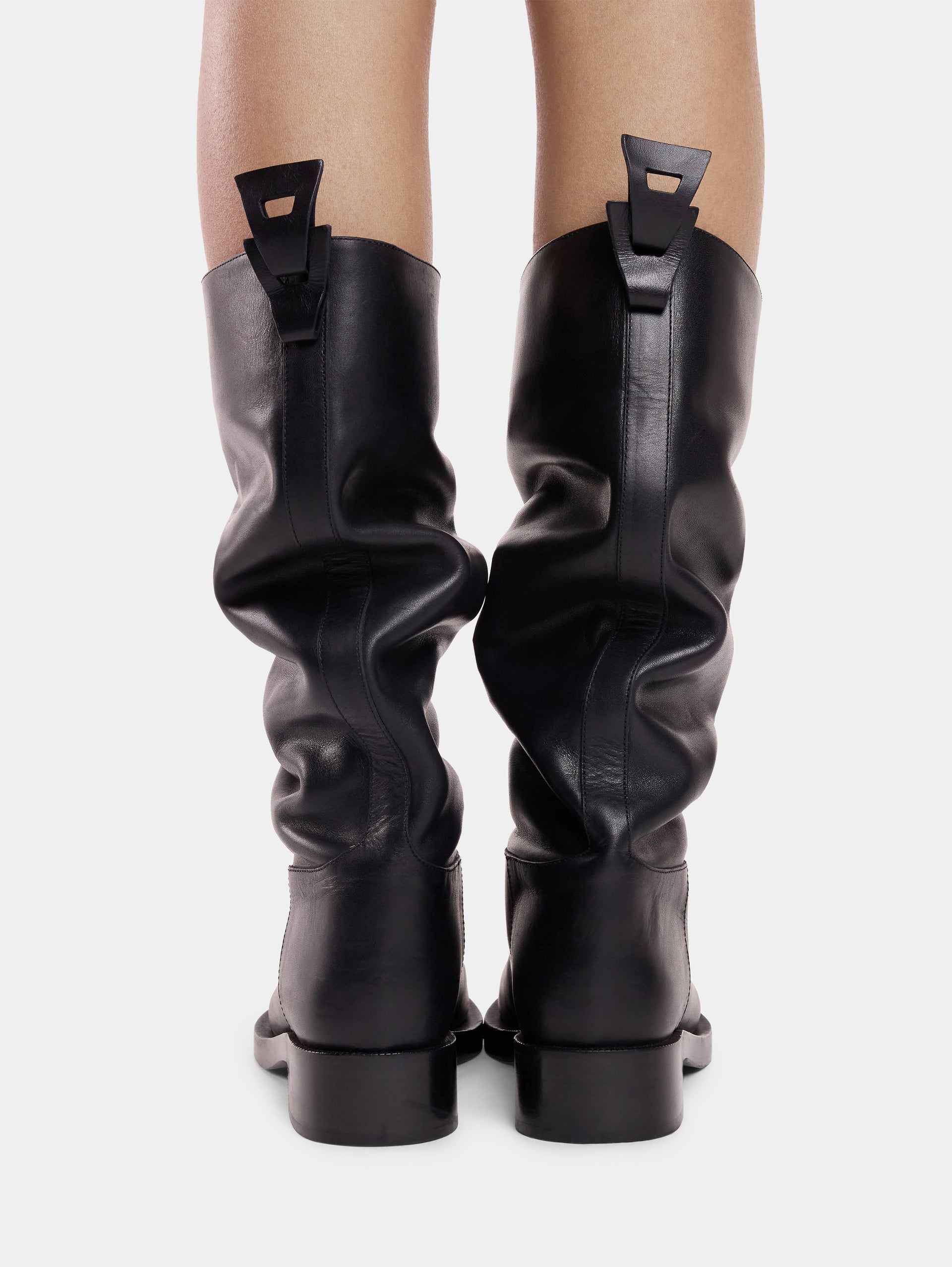 Black boots in smooth leather position 5