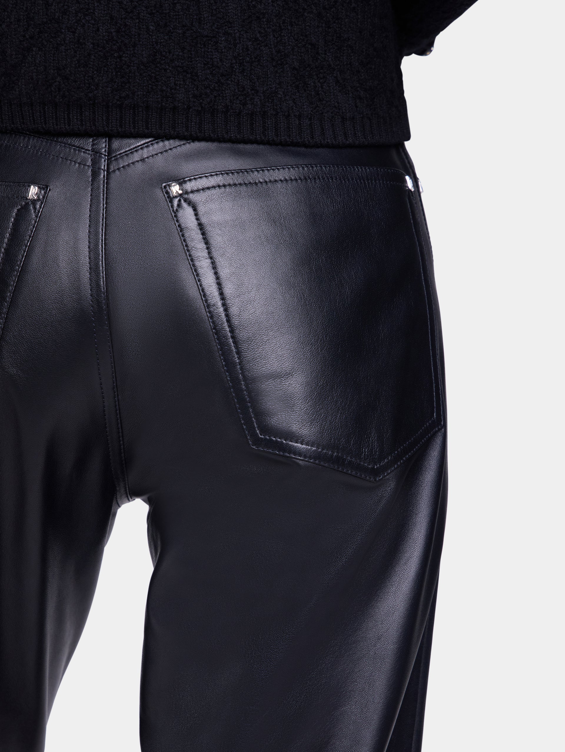 Trousers in leather position 4