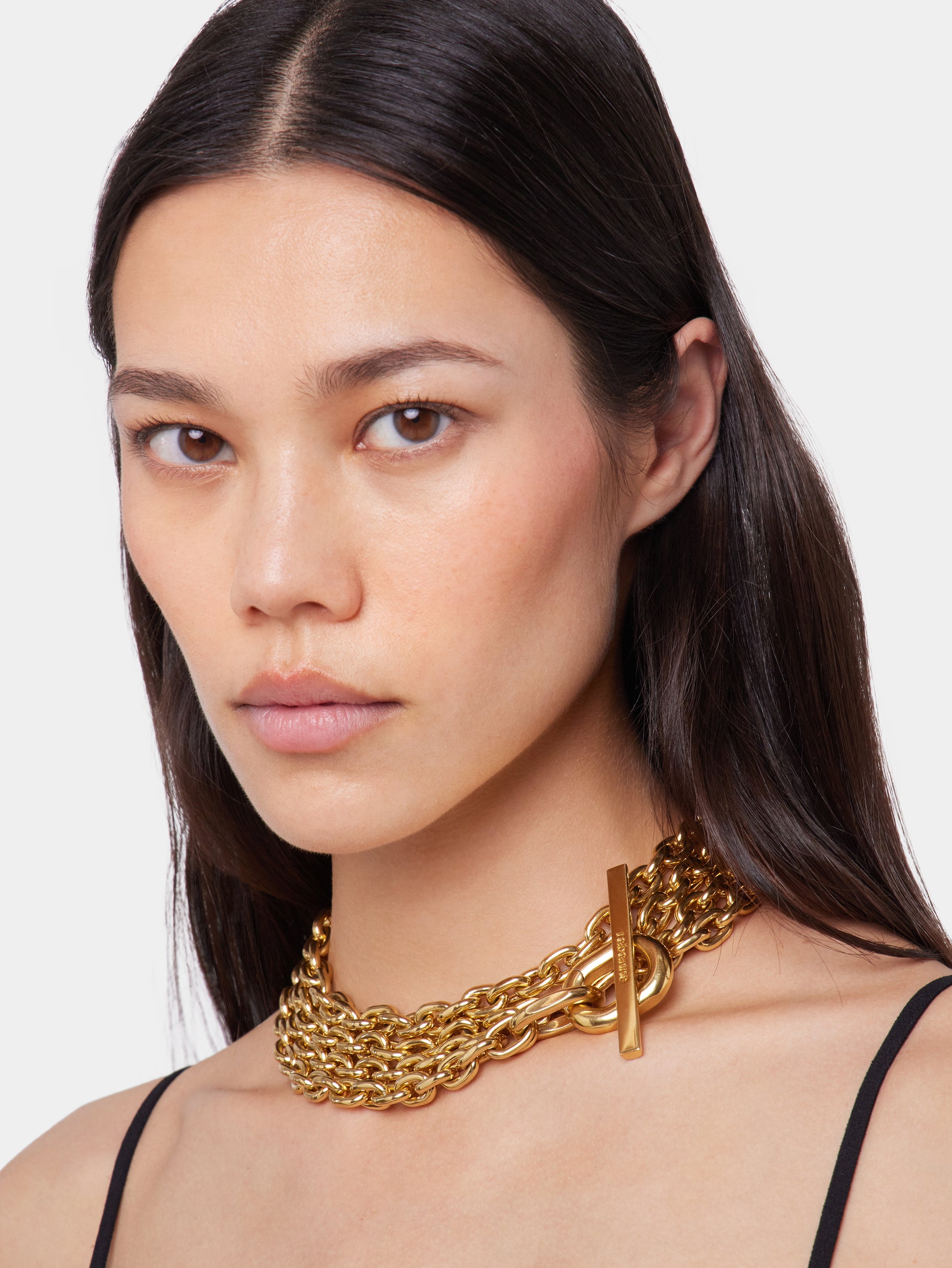 Gold XS link necklace position 2