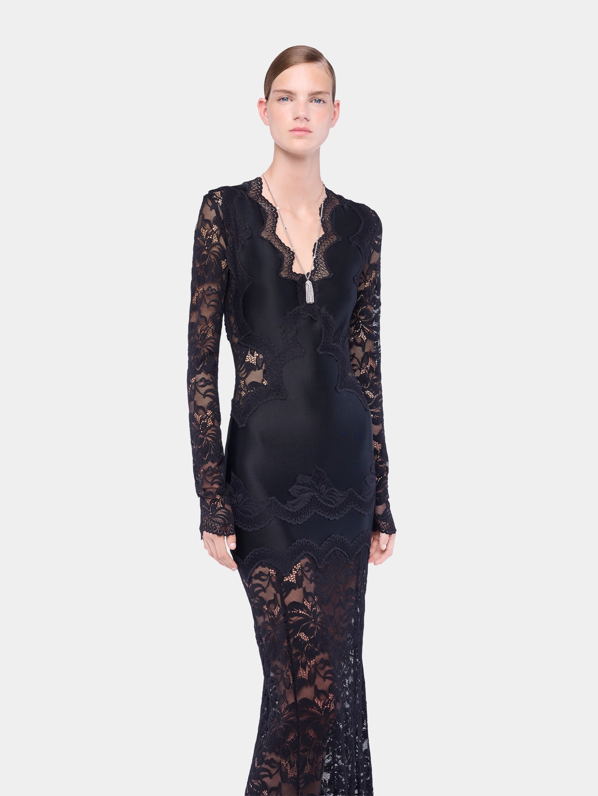 Long lace dress position 5