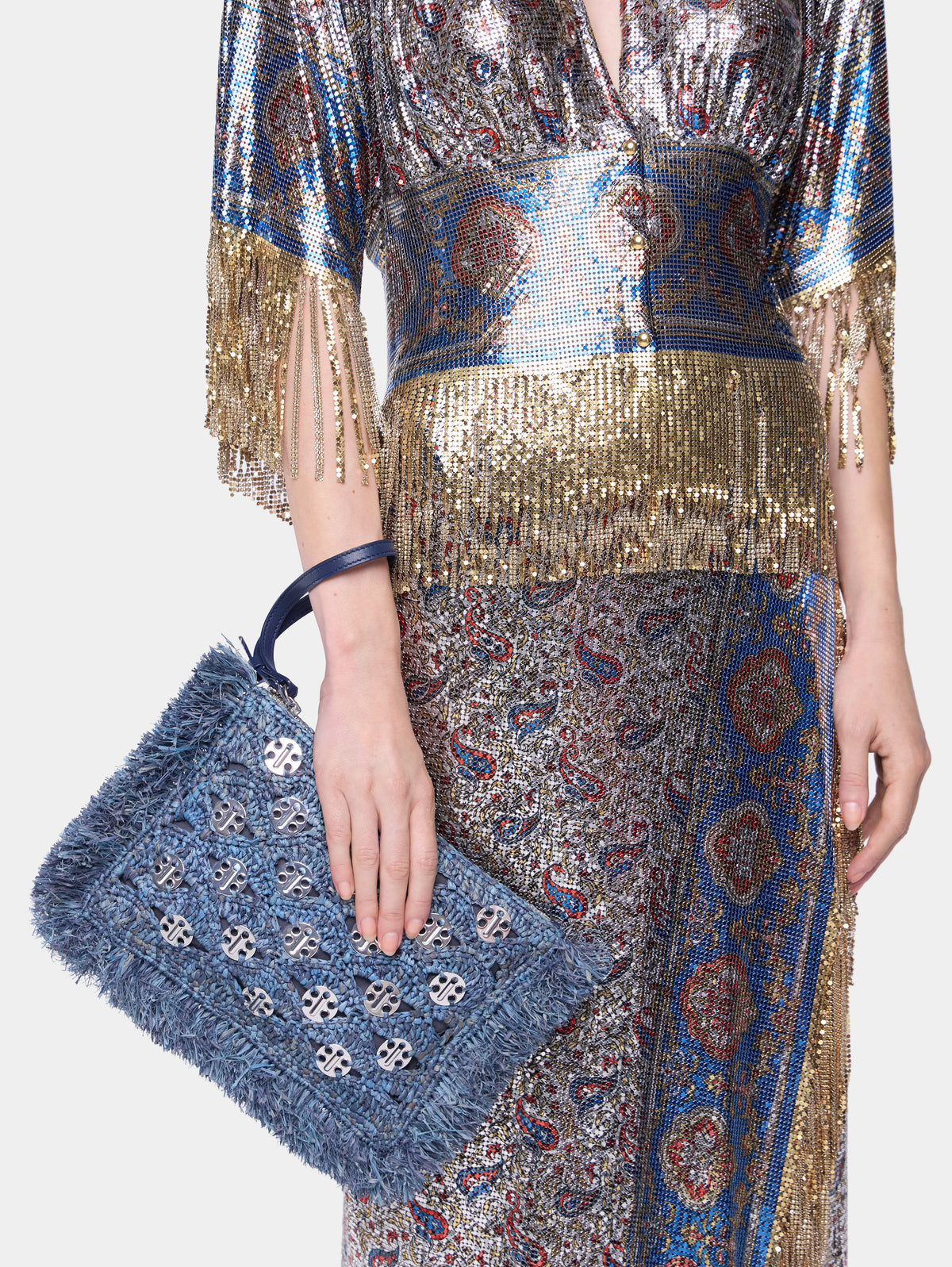 Pouch in blue denim raffia position 1