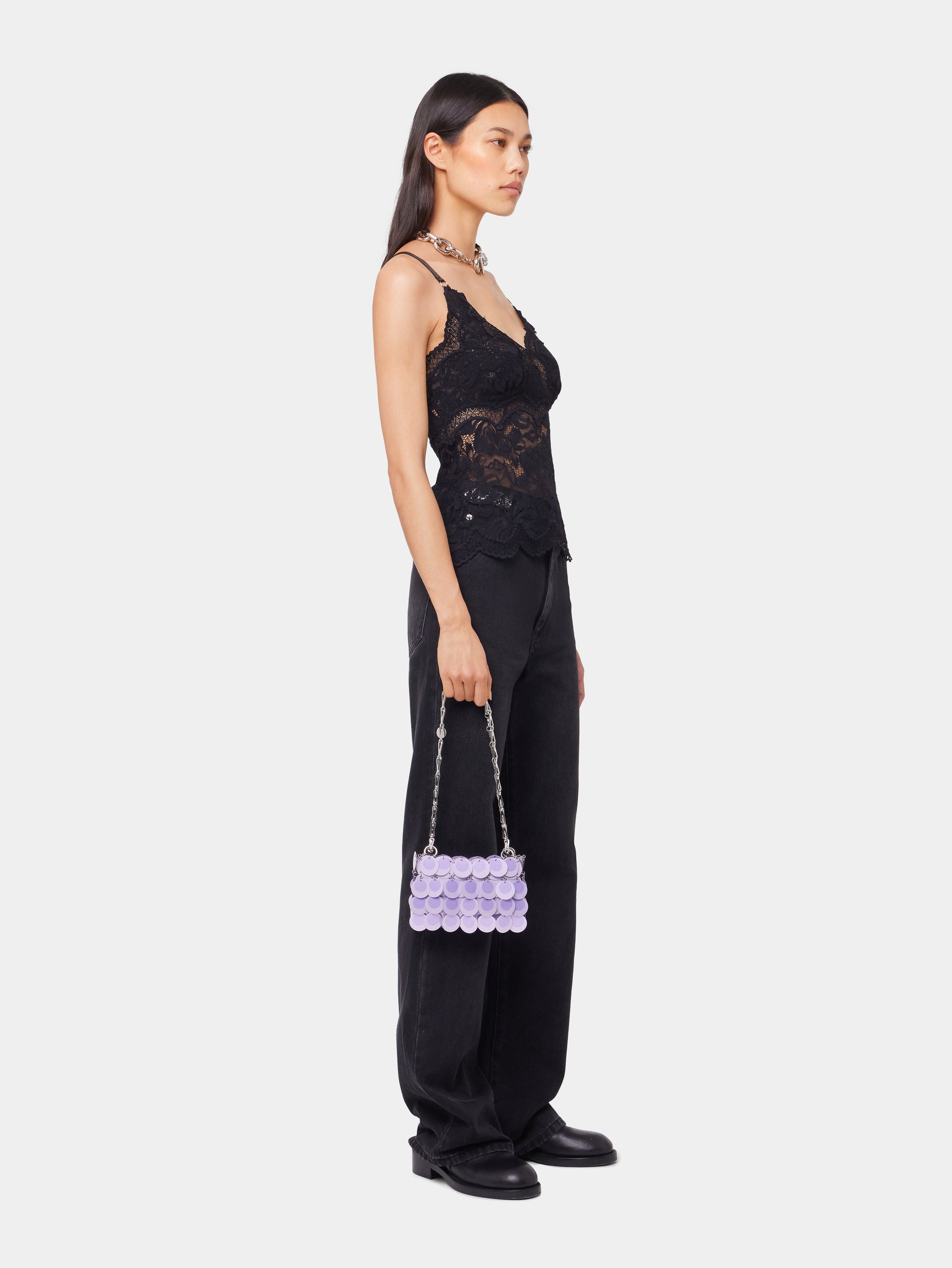 Black tank top in lace position 5