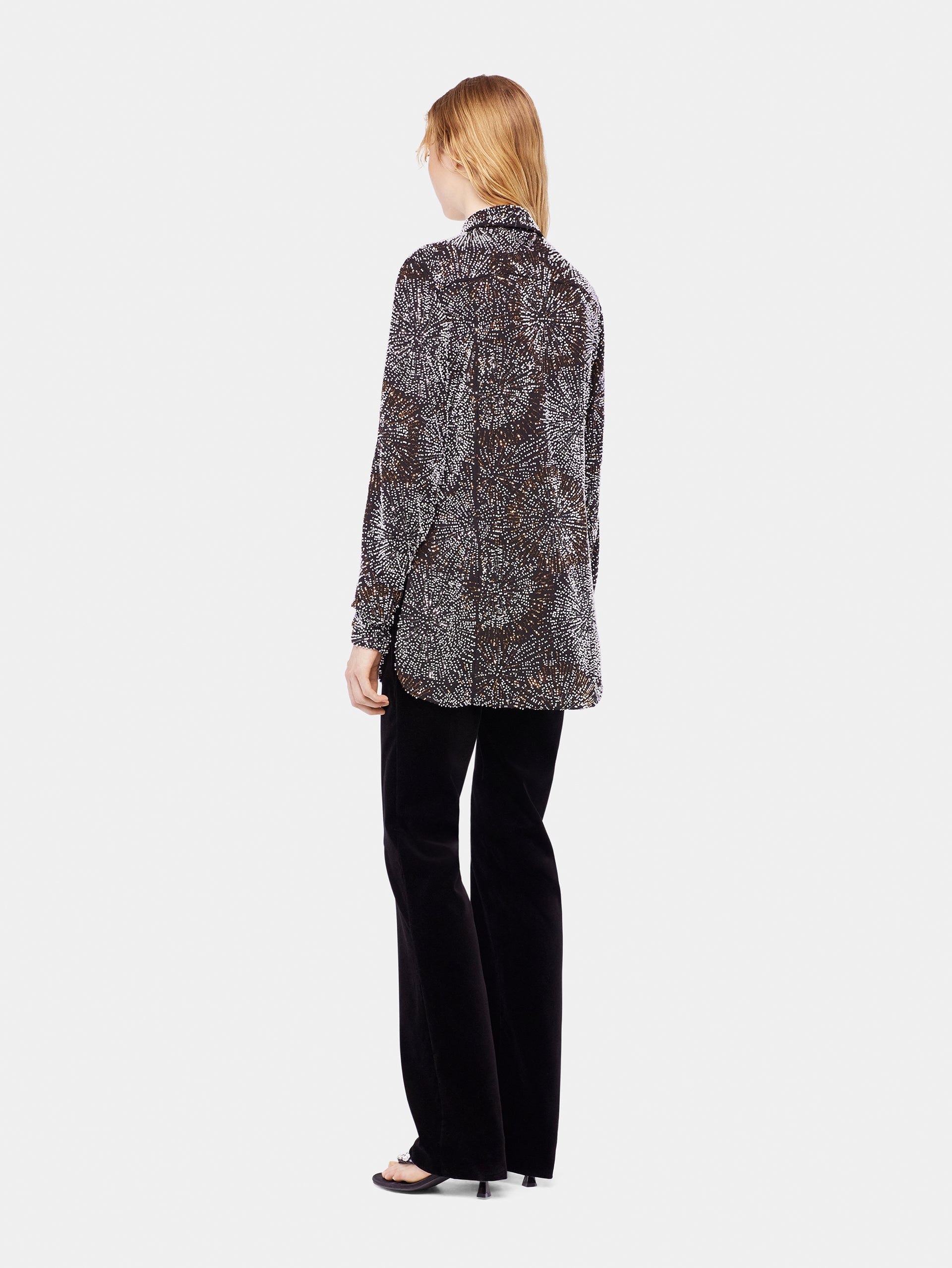 Crepe shirt with pearl embroidery position 4