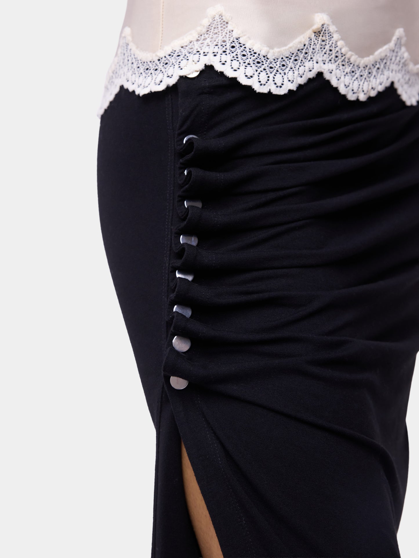 Jupe midi en jersey noir avec détails de drapé