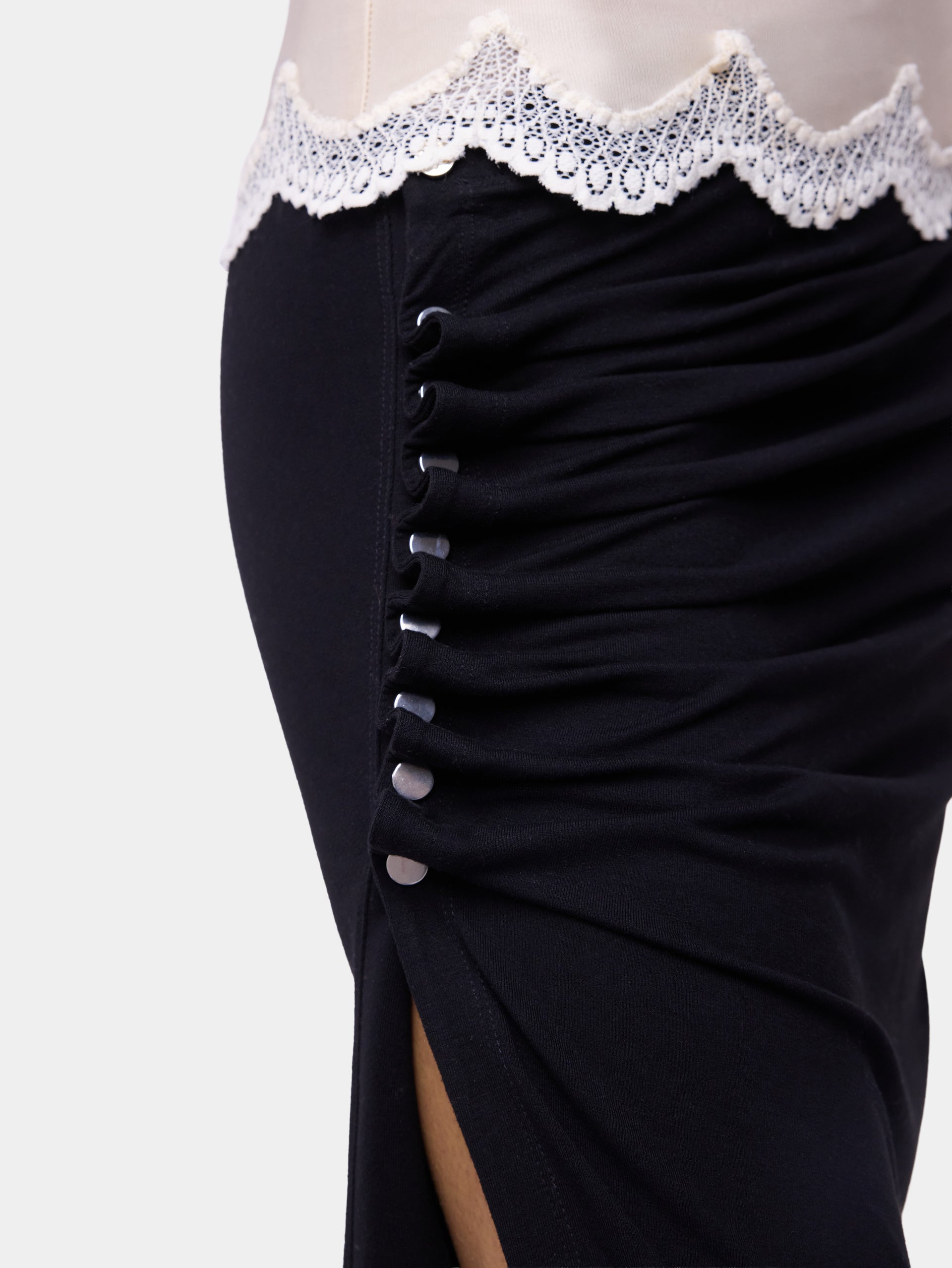 Jupe midi en jersey noir avec détails de drapé