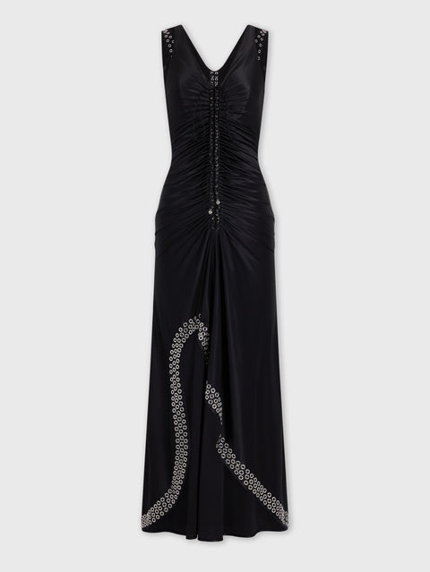 Robe longue noire à œillets métalliques brodés