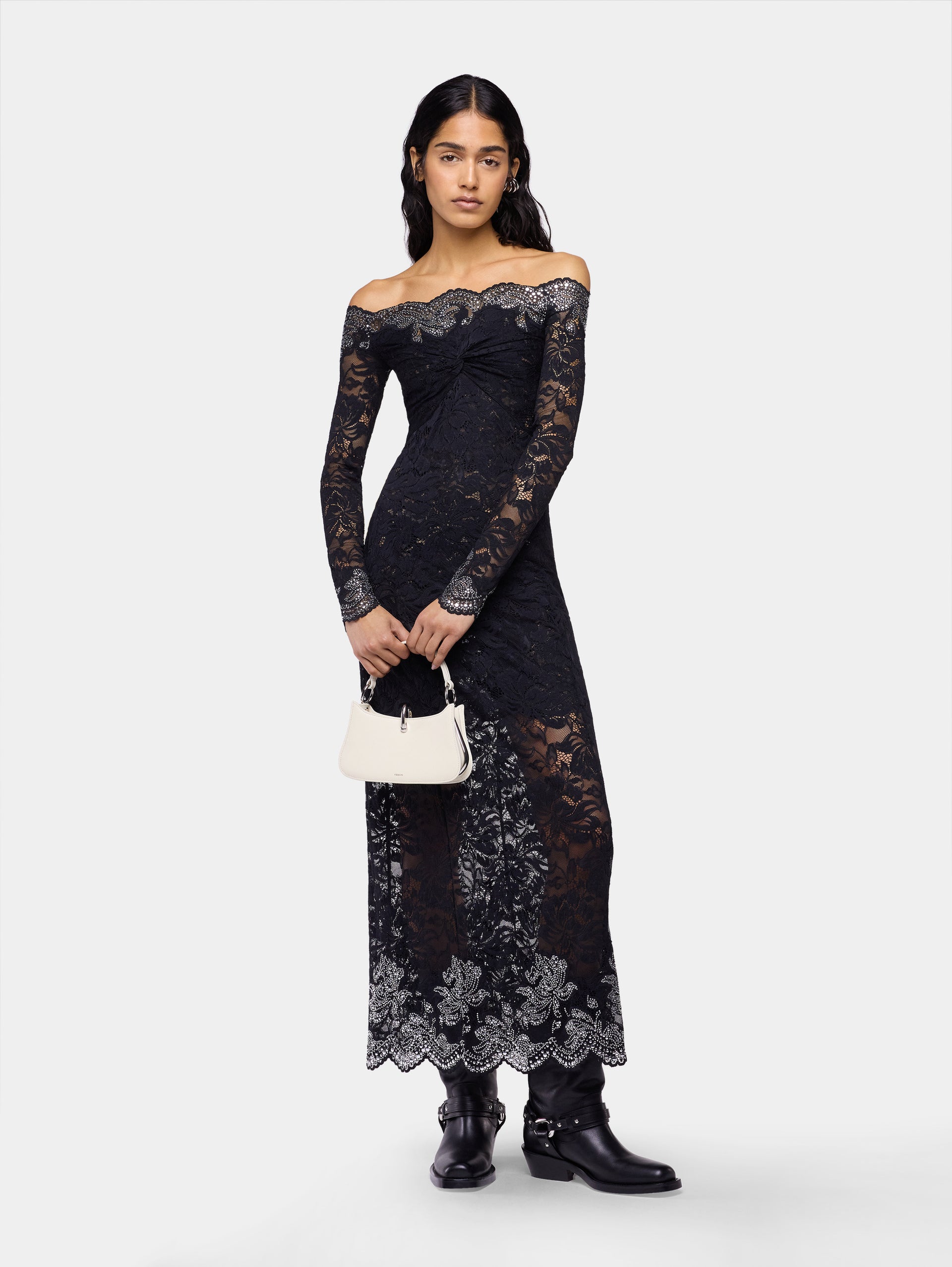 Robe longue en dentelle