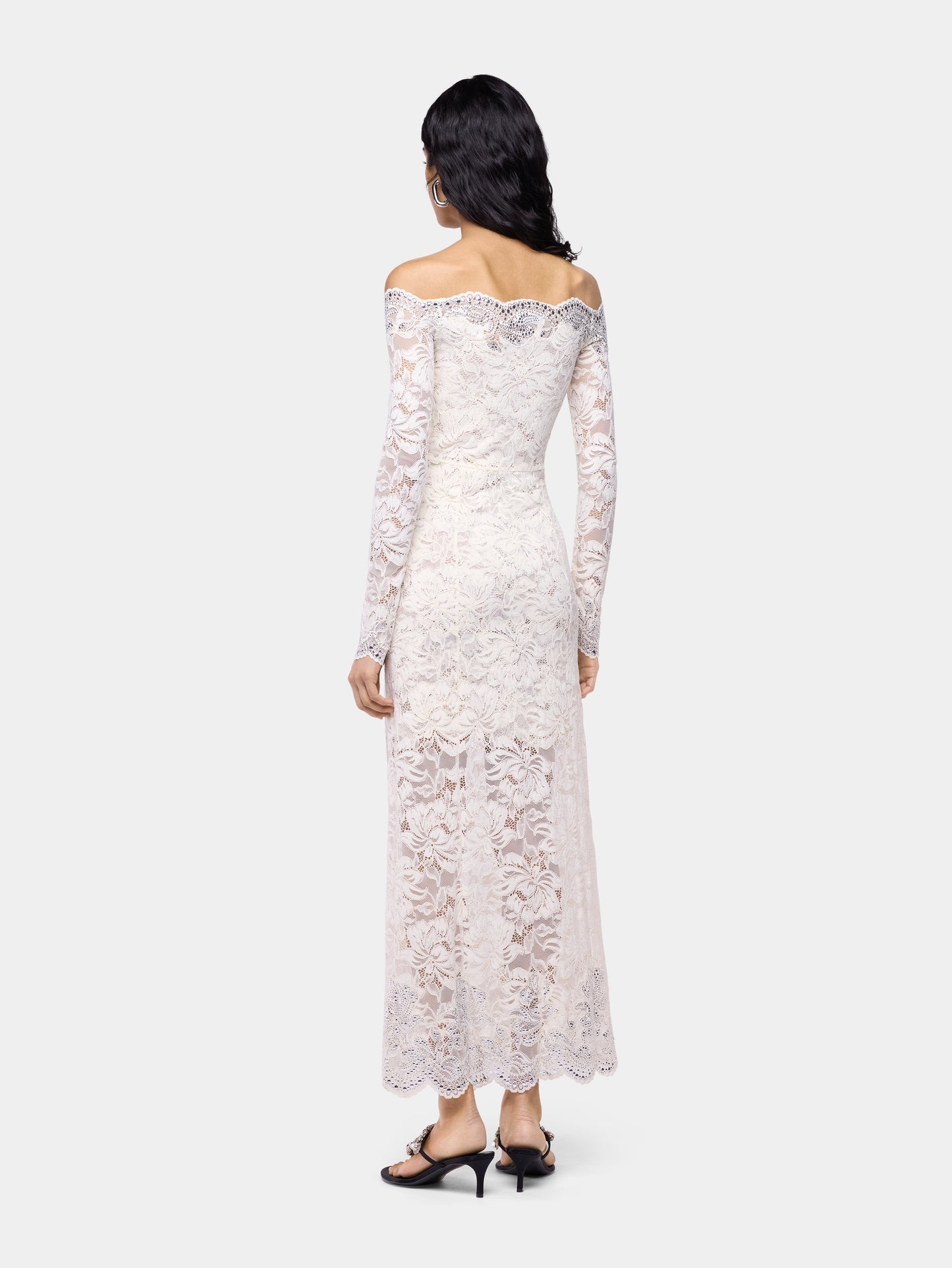 Long dress in lace