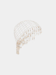 Bonnet crochet avec ornements de sequins et perles argentés 