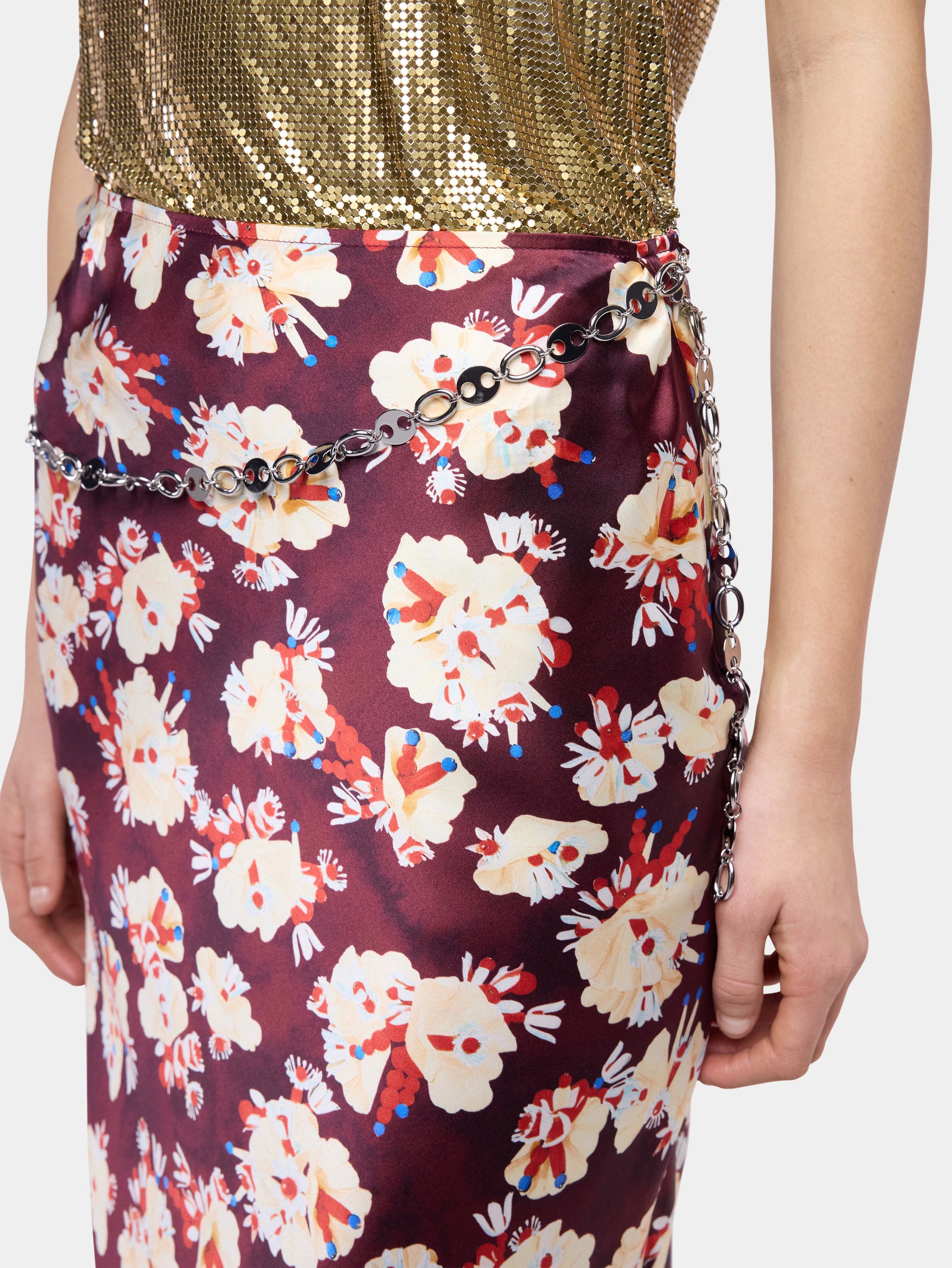 Jupe magenta à motif floral en satin de soie