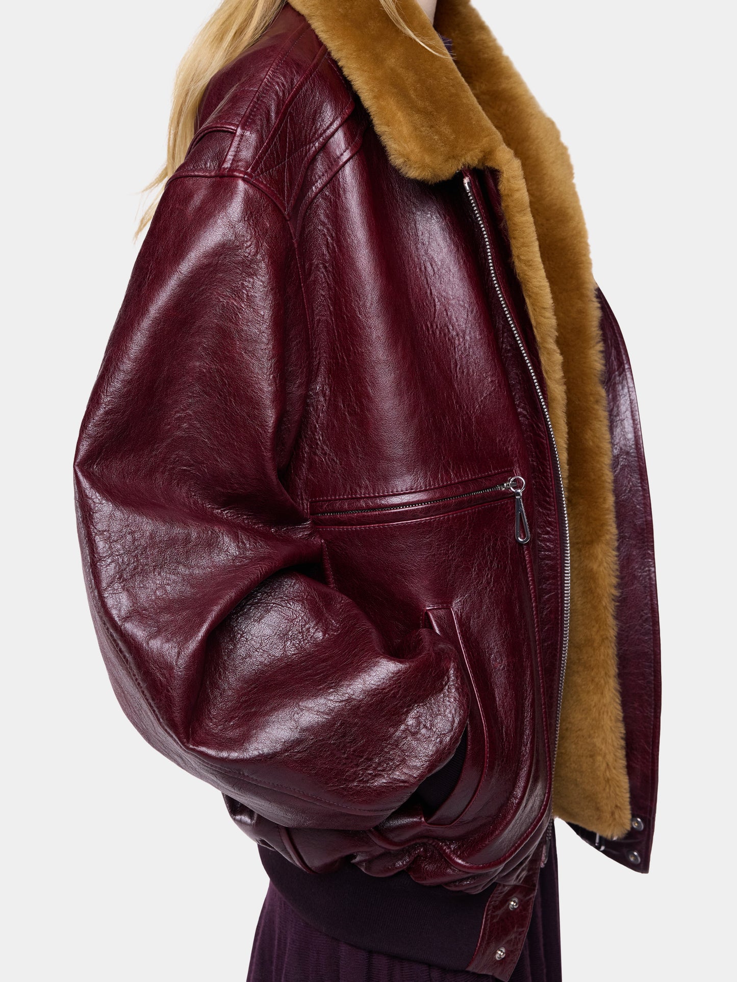 Veste bomber en cuir texturé bordeaux 