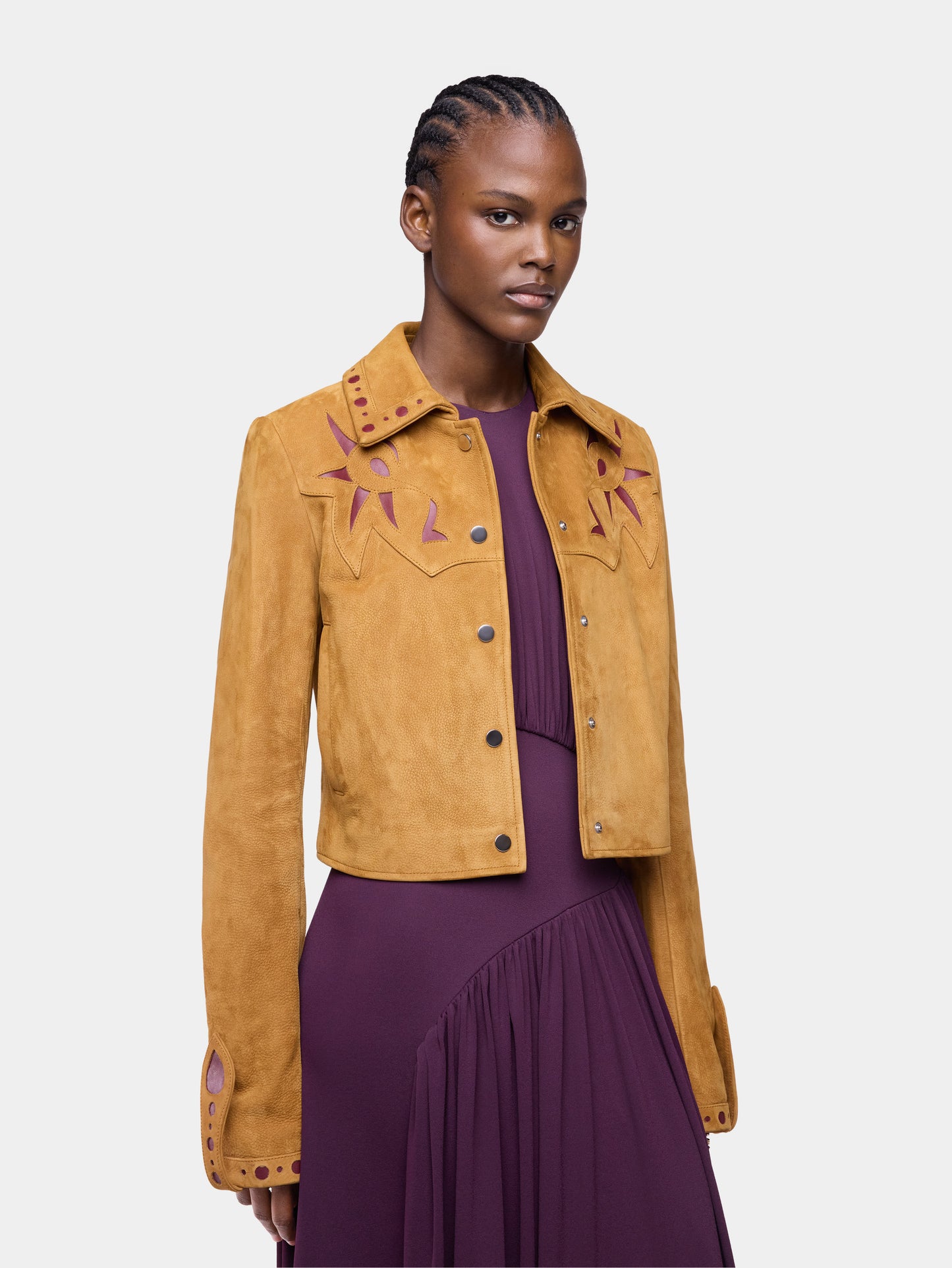 Veste en cuir camel ajustée avec ornements 