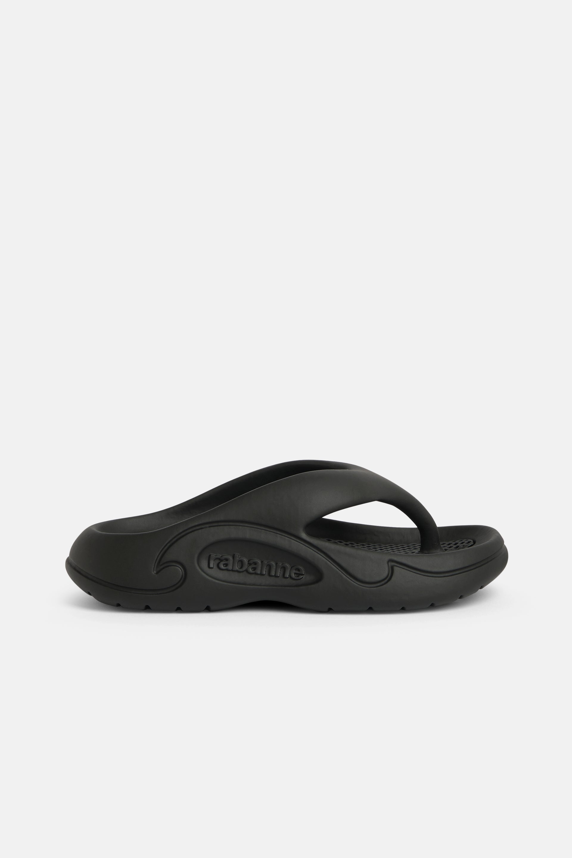 Flat sandals in black rubber