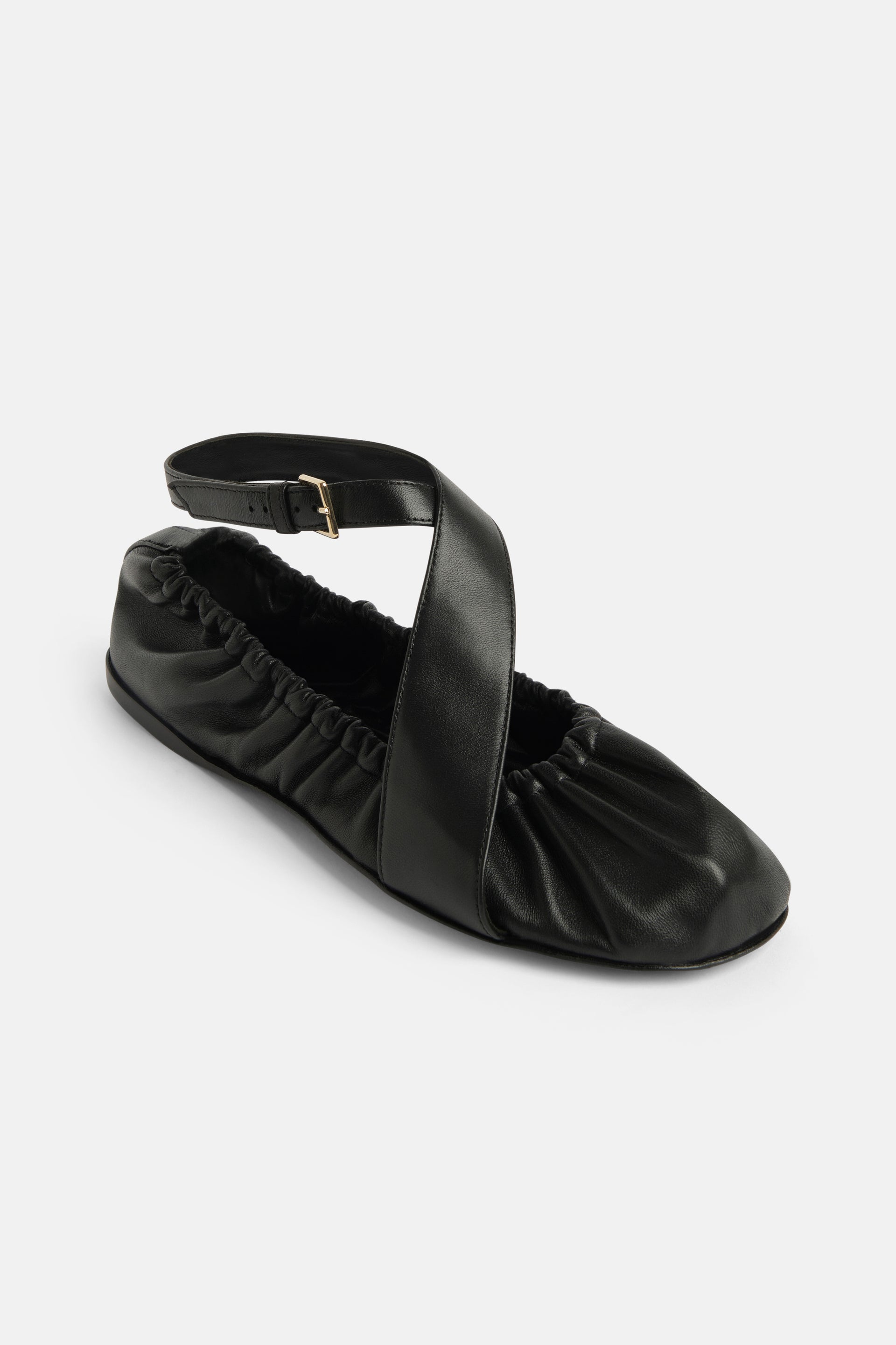 Ballerina in black leather with leather straps