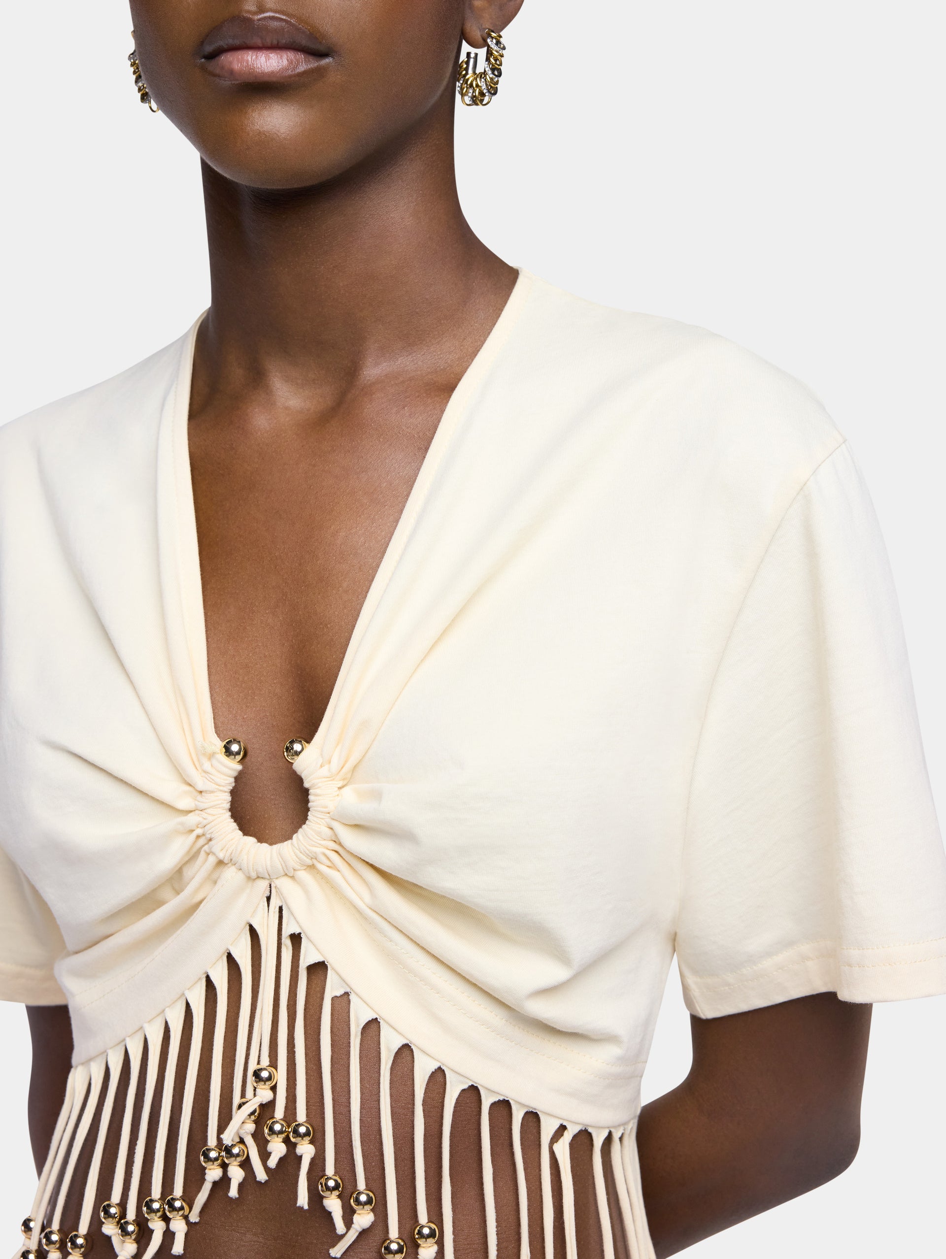 Crop top en coton crème avec détails de franges perlées 