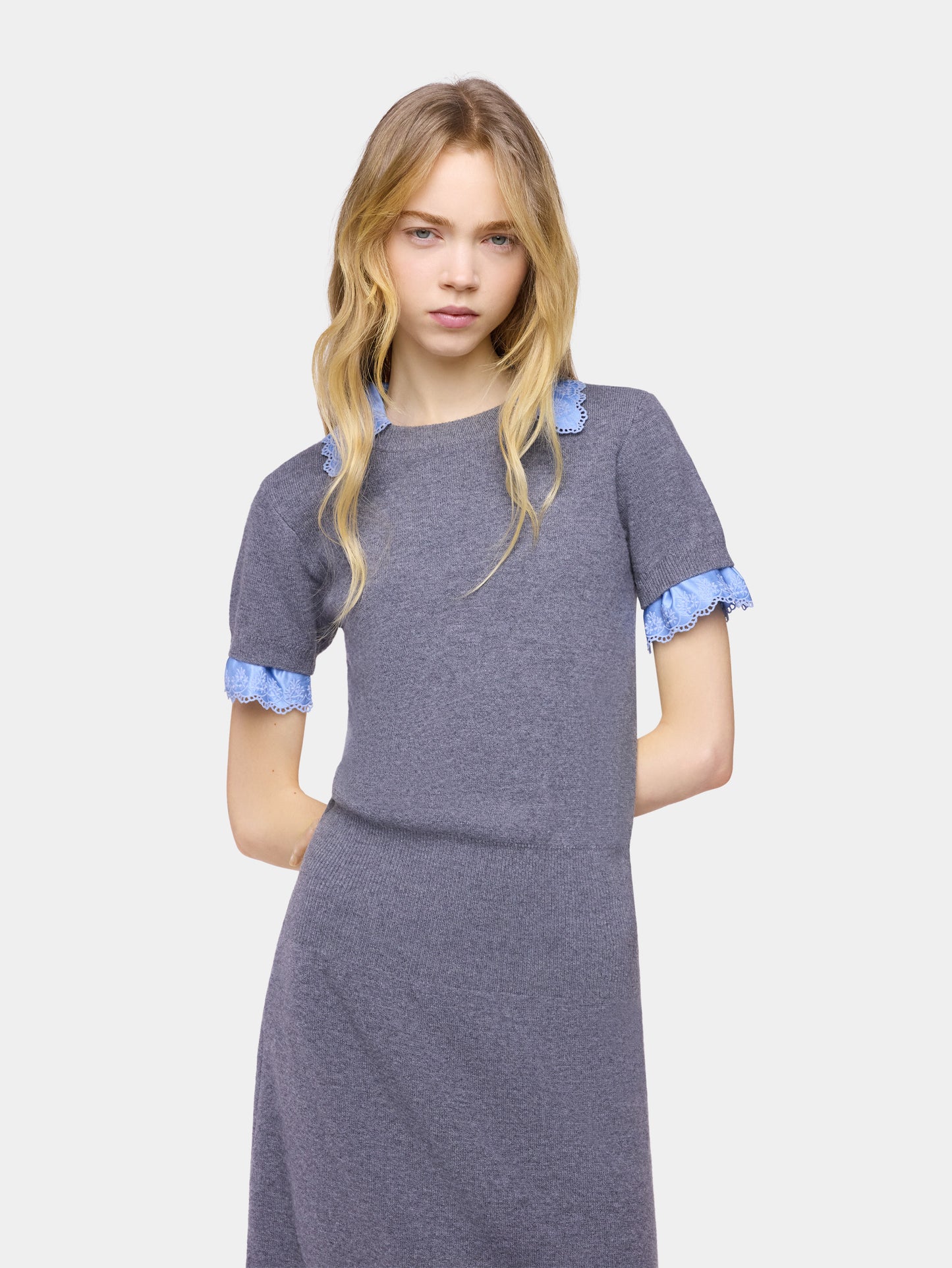 Robe midi à manches courtes en laine et cachemire gris 