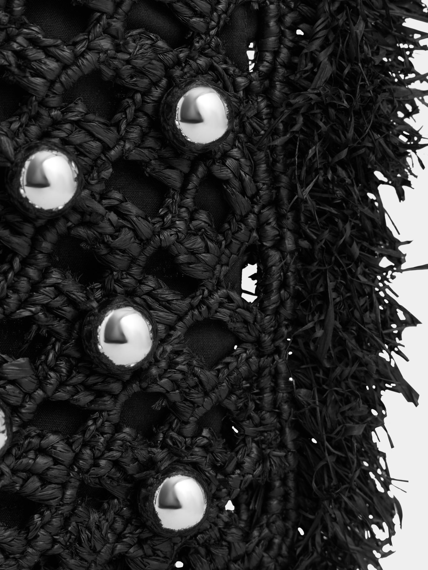 Pouch in black raffia with silver pearls details
