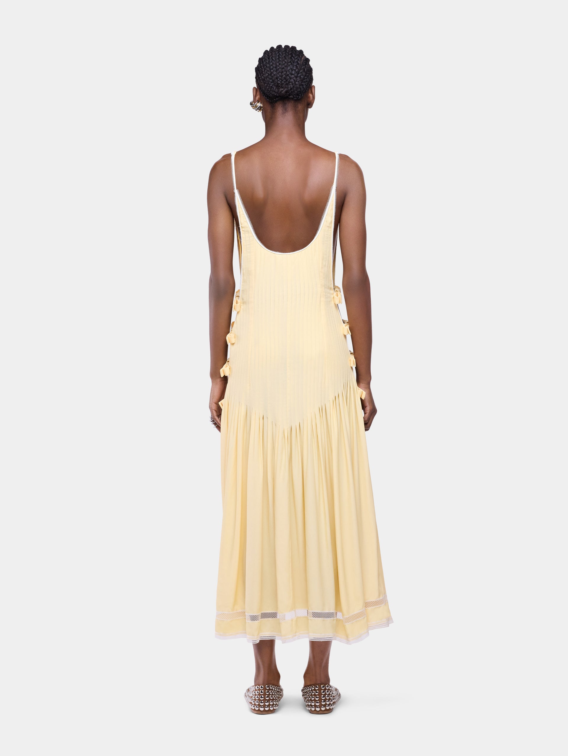 Robe midi en crêpe de viscose jaune avec détails en dentelle et nœuds