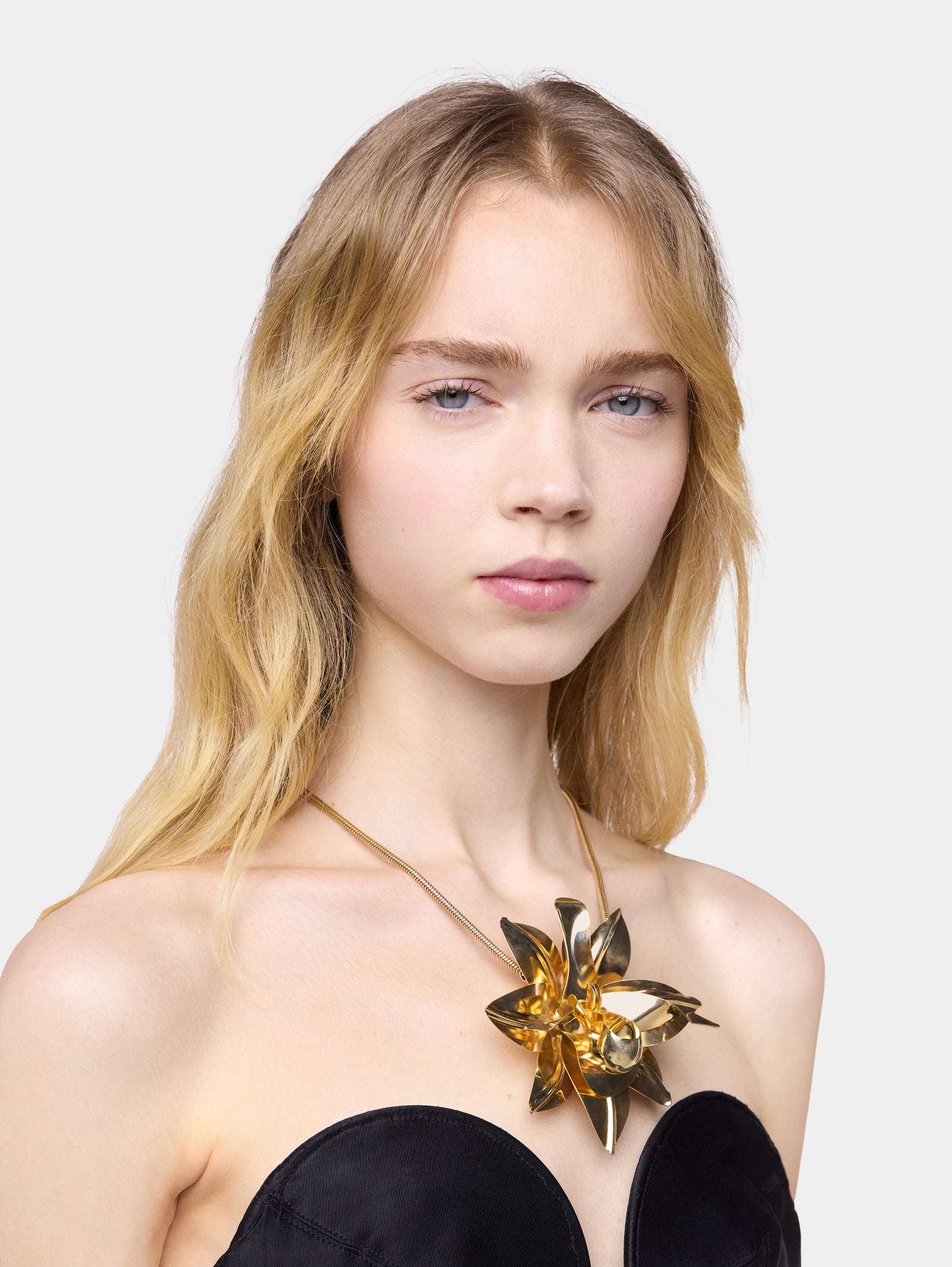 Necklace with gold metal flower pendant position 1 - Image 1