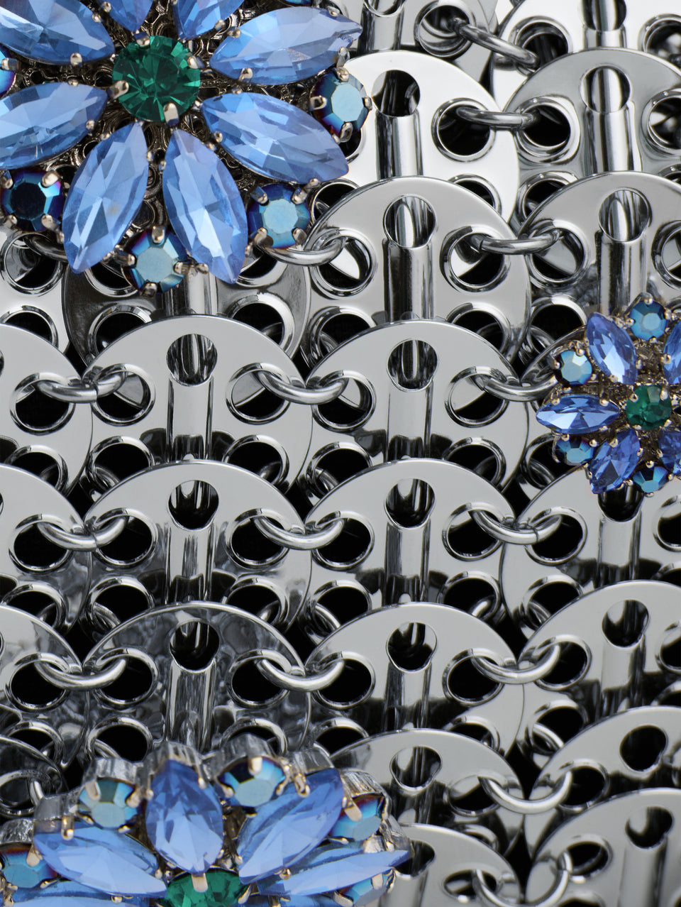 Sac 1969 Nano argenté avec détails de fleurs en strass bleus - Image 3