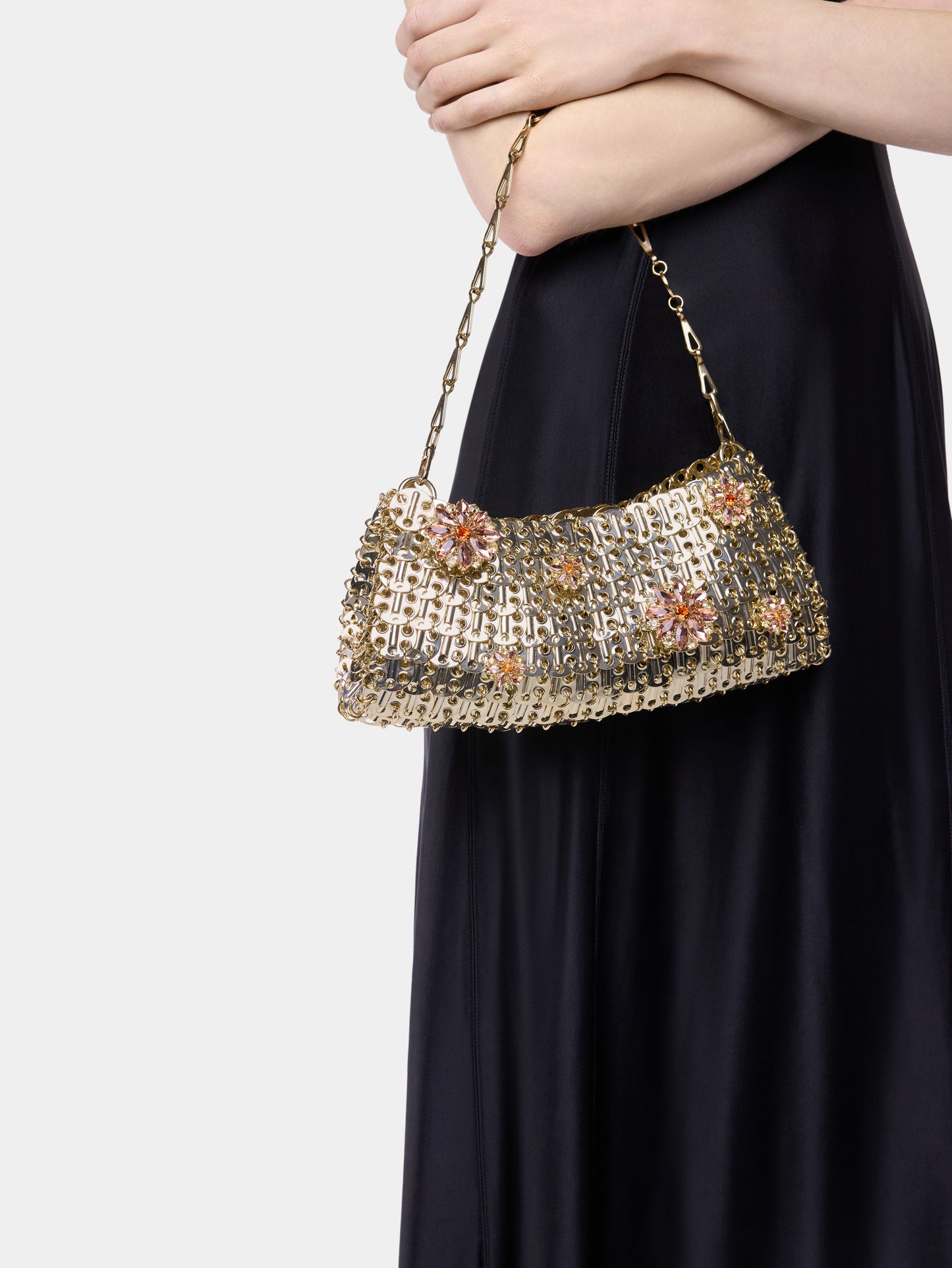 1969 Clutch en métal doré avec détails de fleurs en strass roses