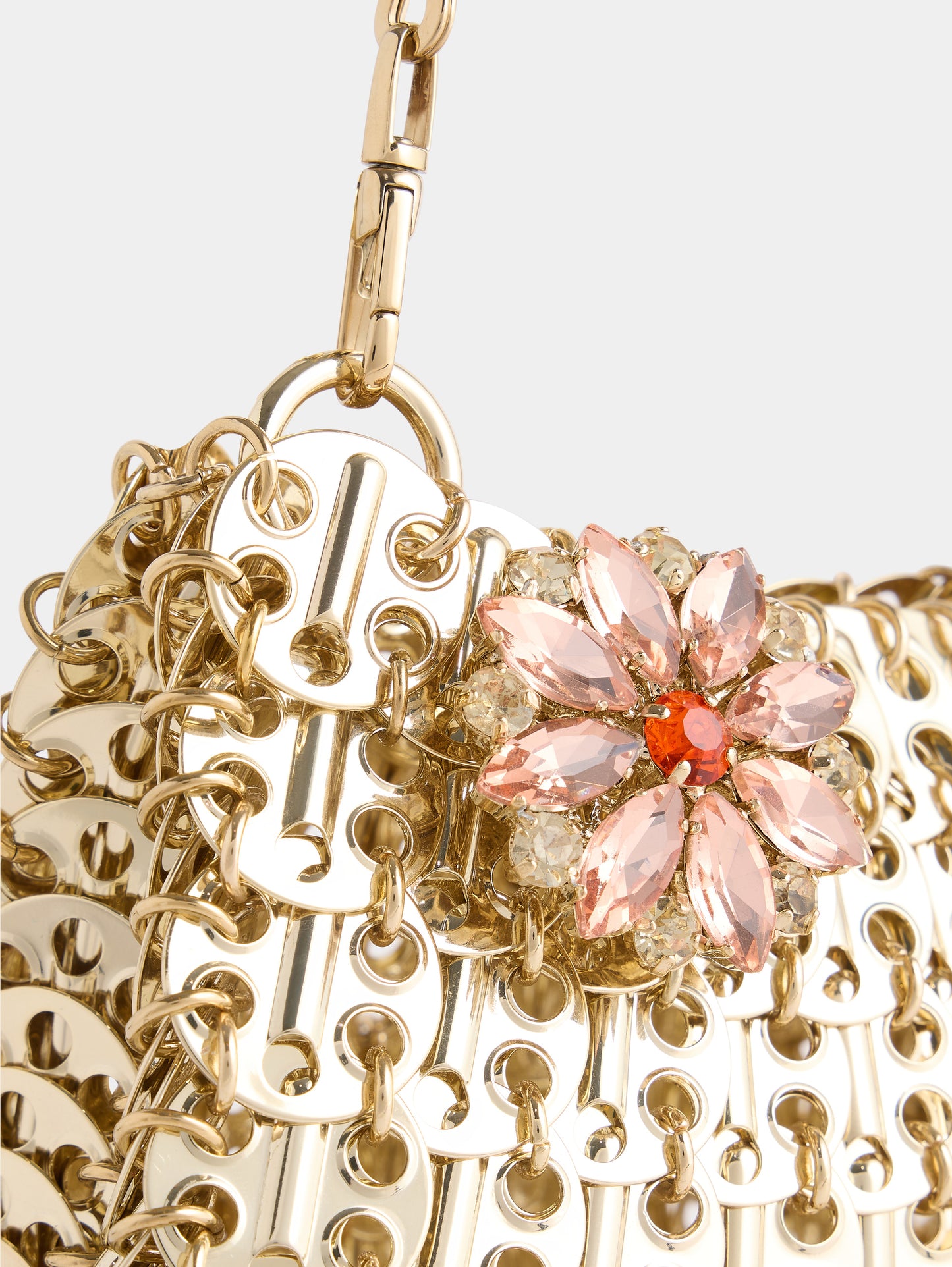 1969 Clutch en métal doré avec détails de fleurs en strass roses