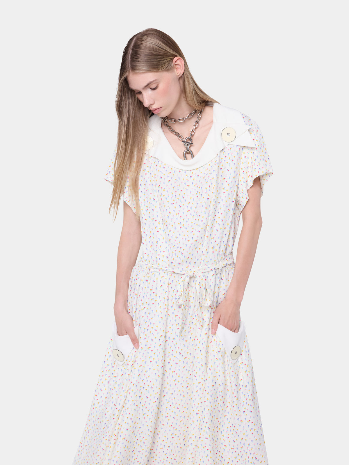 Robe midi en crêpe de coton imprimé floral blanc avec encolure bateau