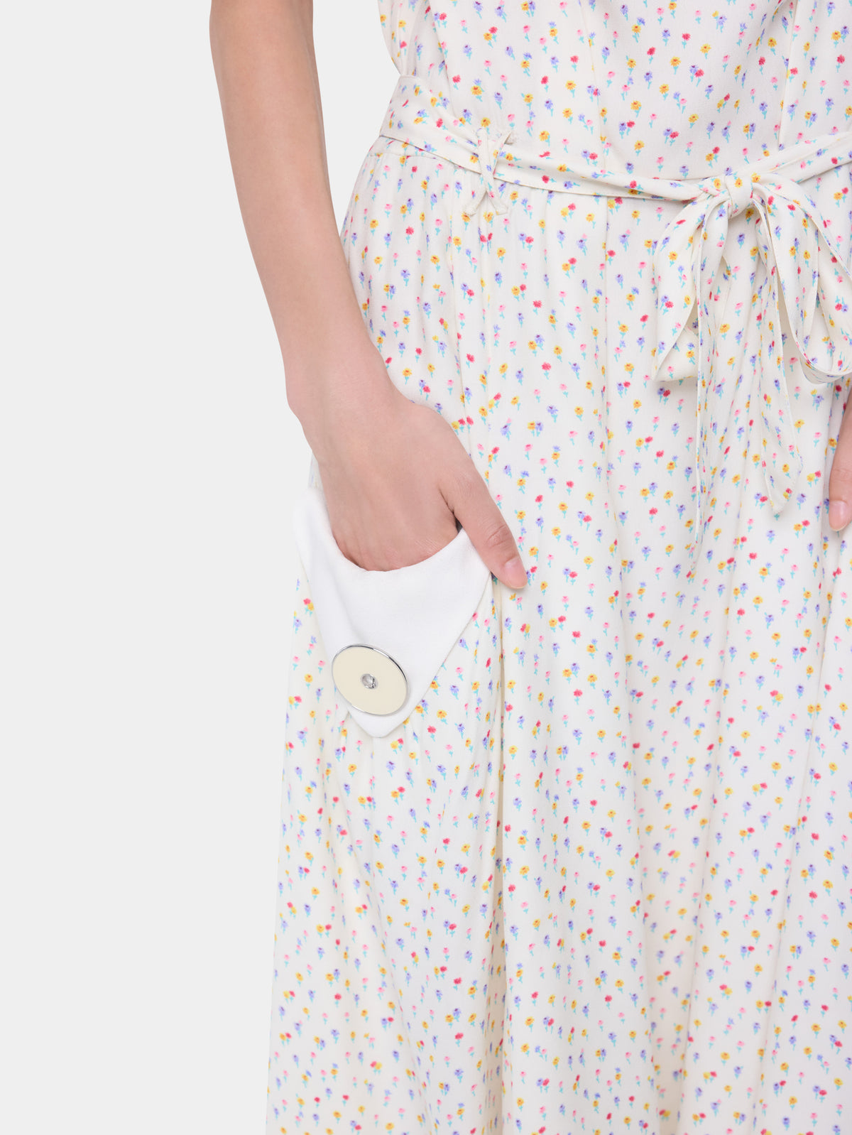Robe midi en crêpe de coton imprimé floral blanc avec encolure bateau