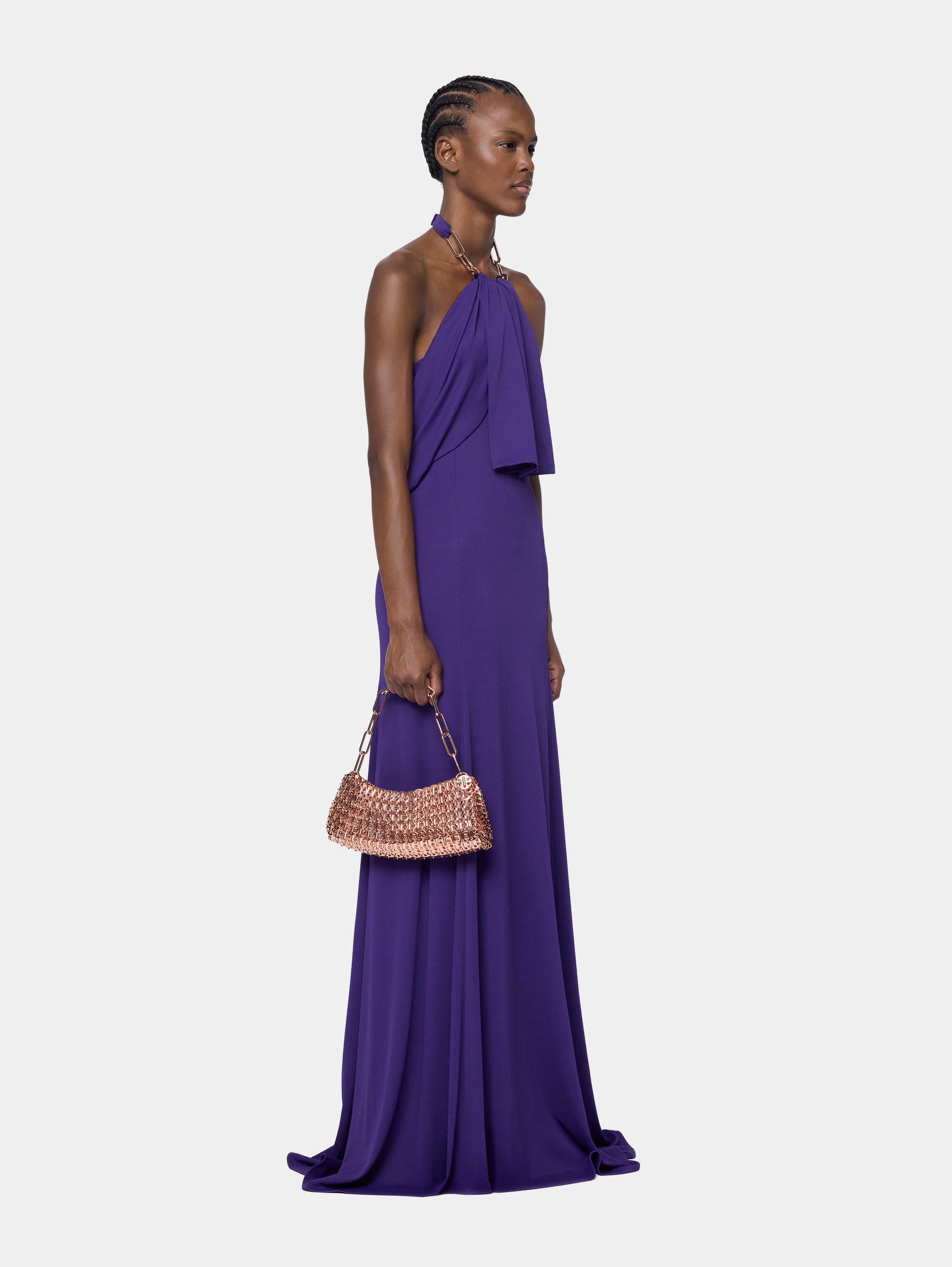 Robe longue violette Dinh Van x Rabanne ornée de détails chaîne signature