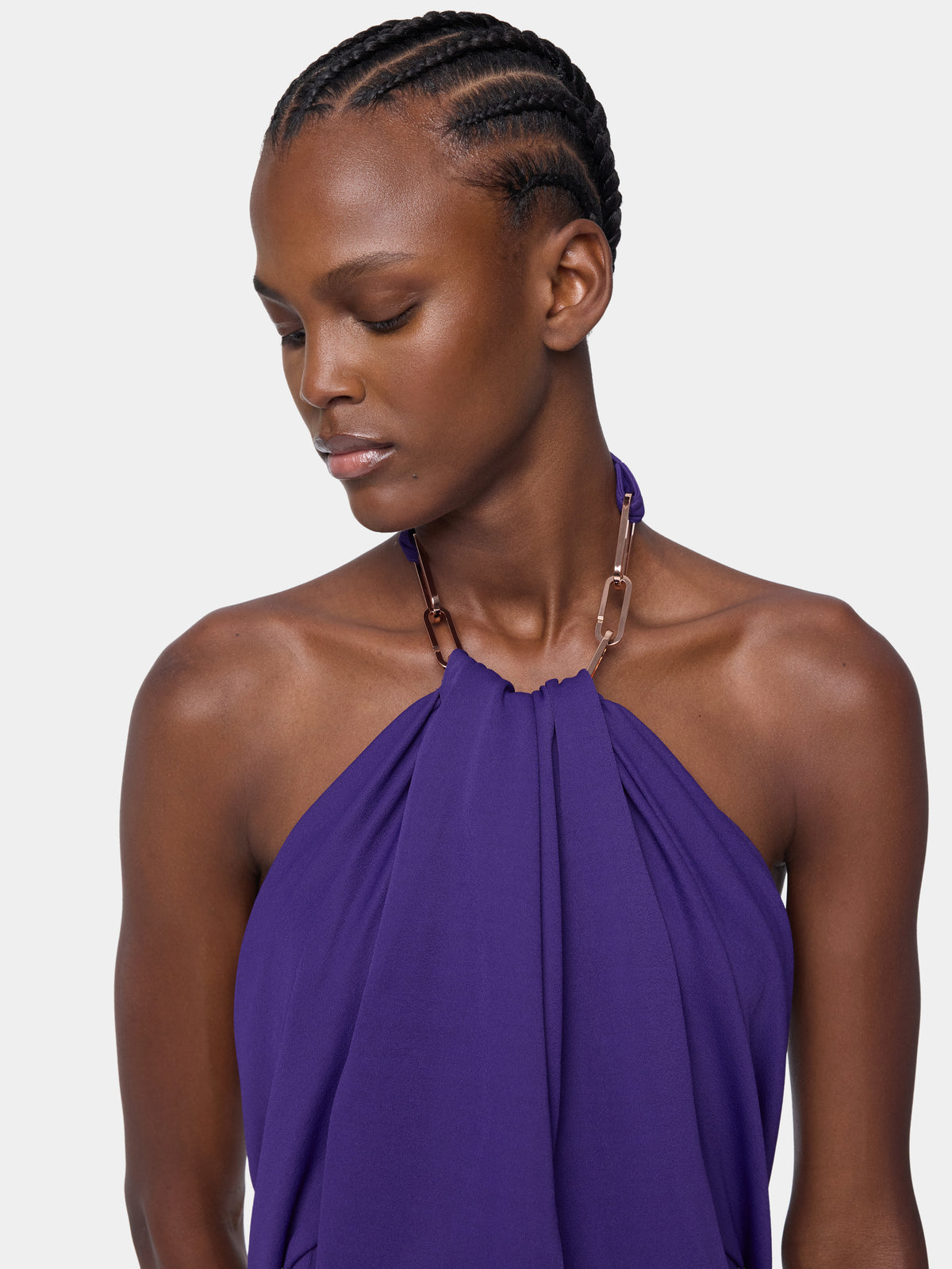 Robe longue violette Dinh Van x Rabanne ornée de détails chaîne signature
