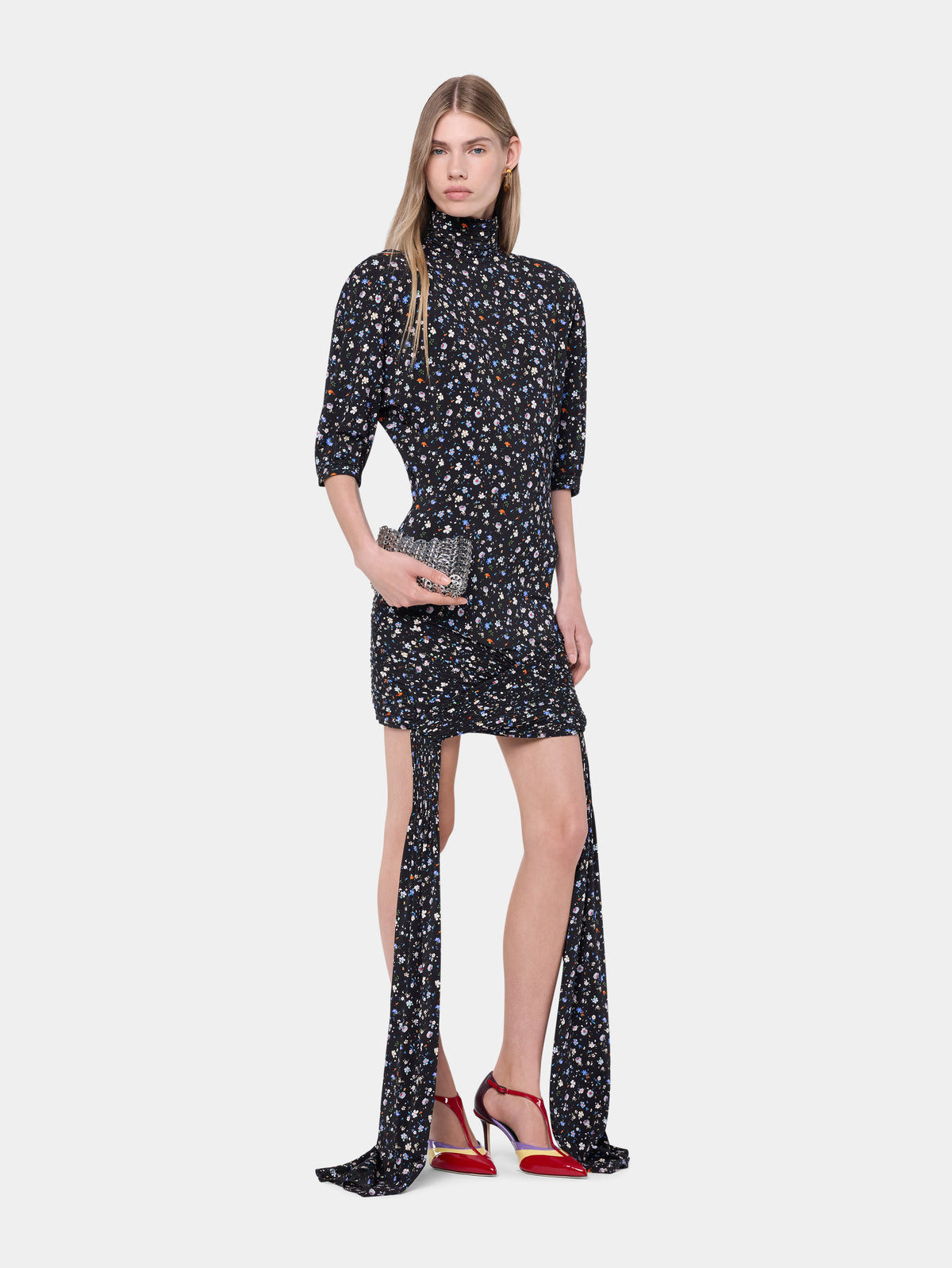 Mini robe noire imprimé floral avec détails de plis