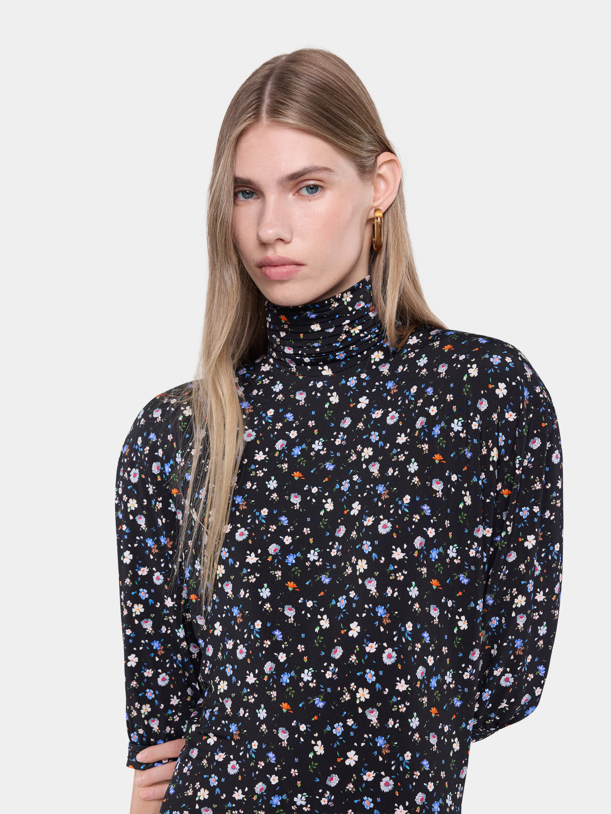 Mini robe noire imprimé floral avec détails de plis
