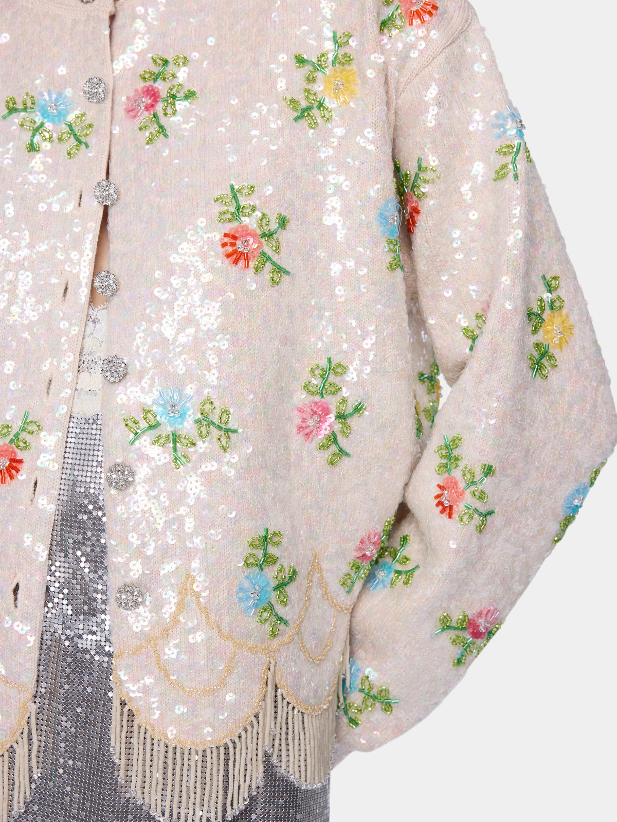 Cardigan en laine mérinos beige brodé main à motif floral