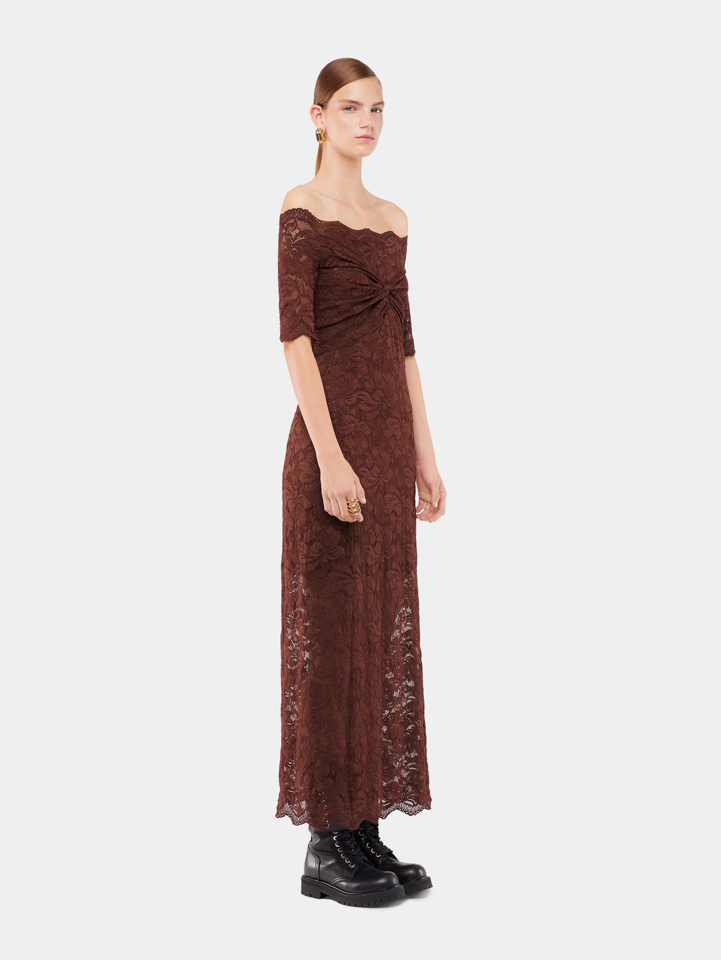 Long dress in lace