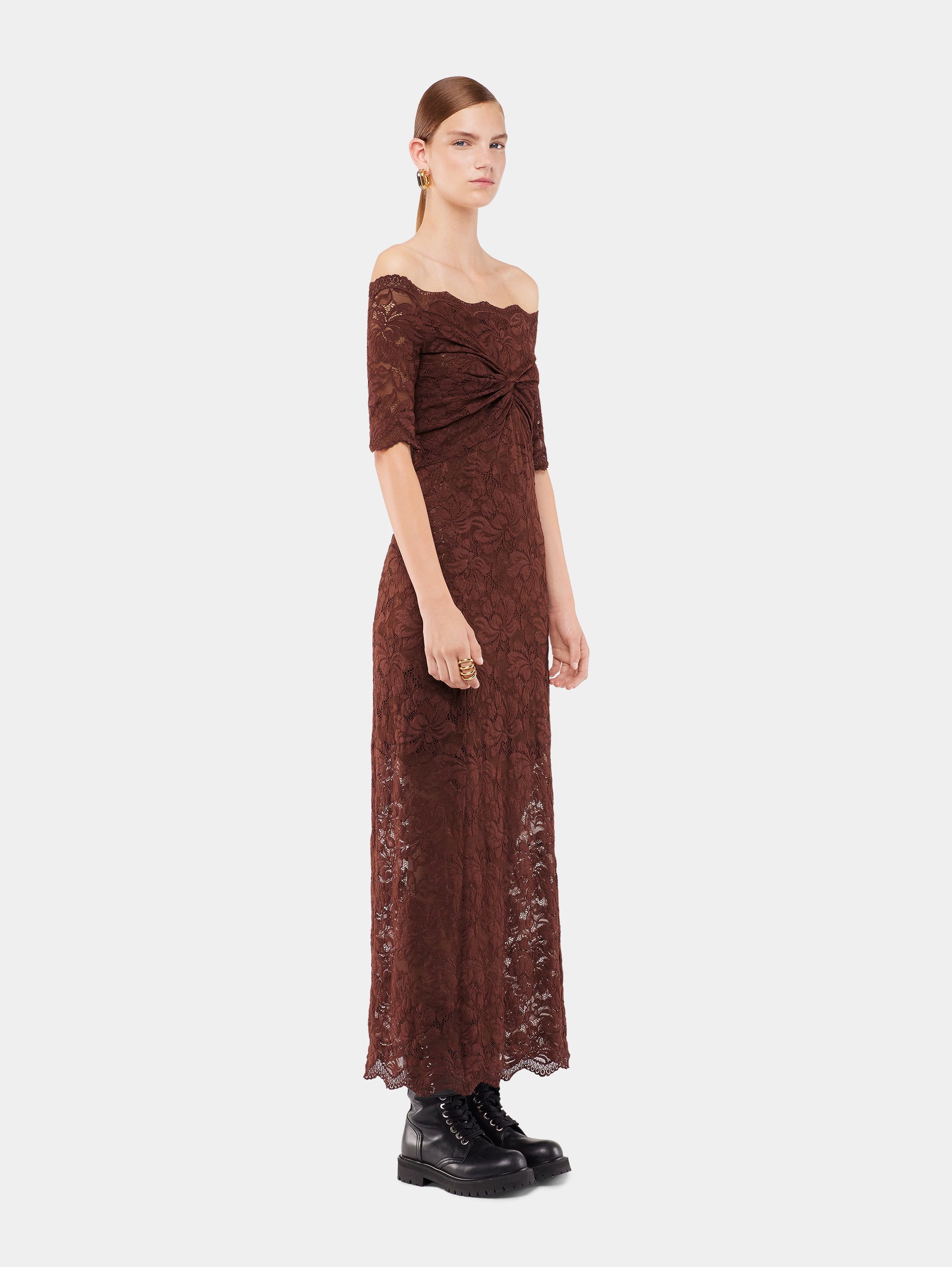 Long dress in lace